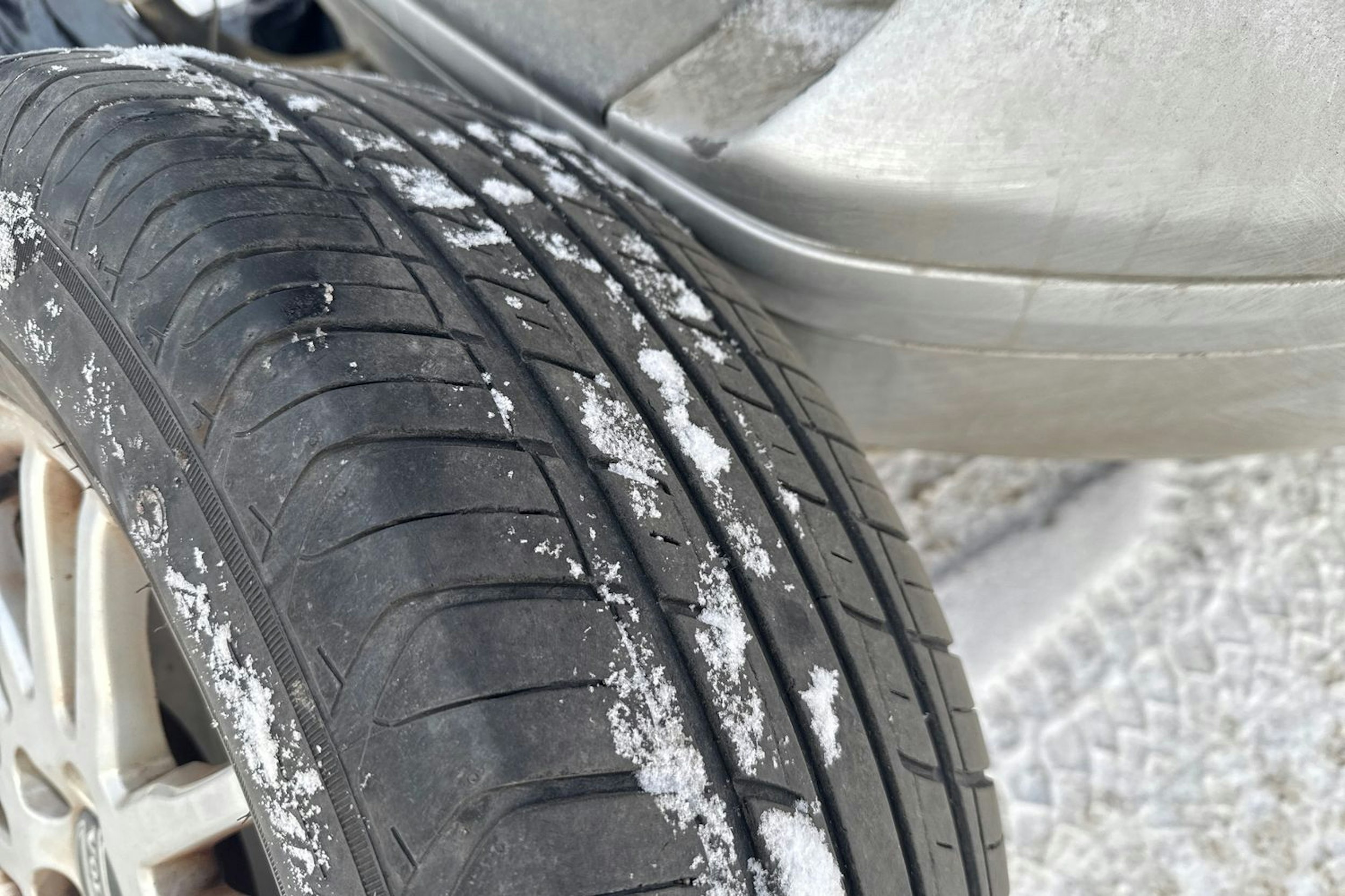 Harmaa Volvo V50 2005 kuva 11.