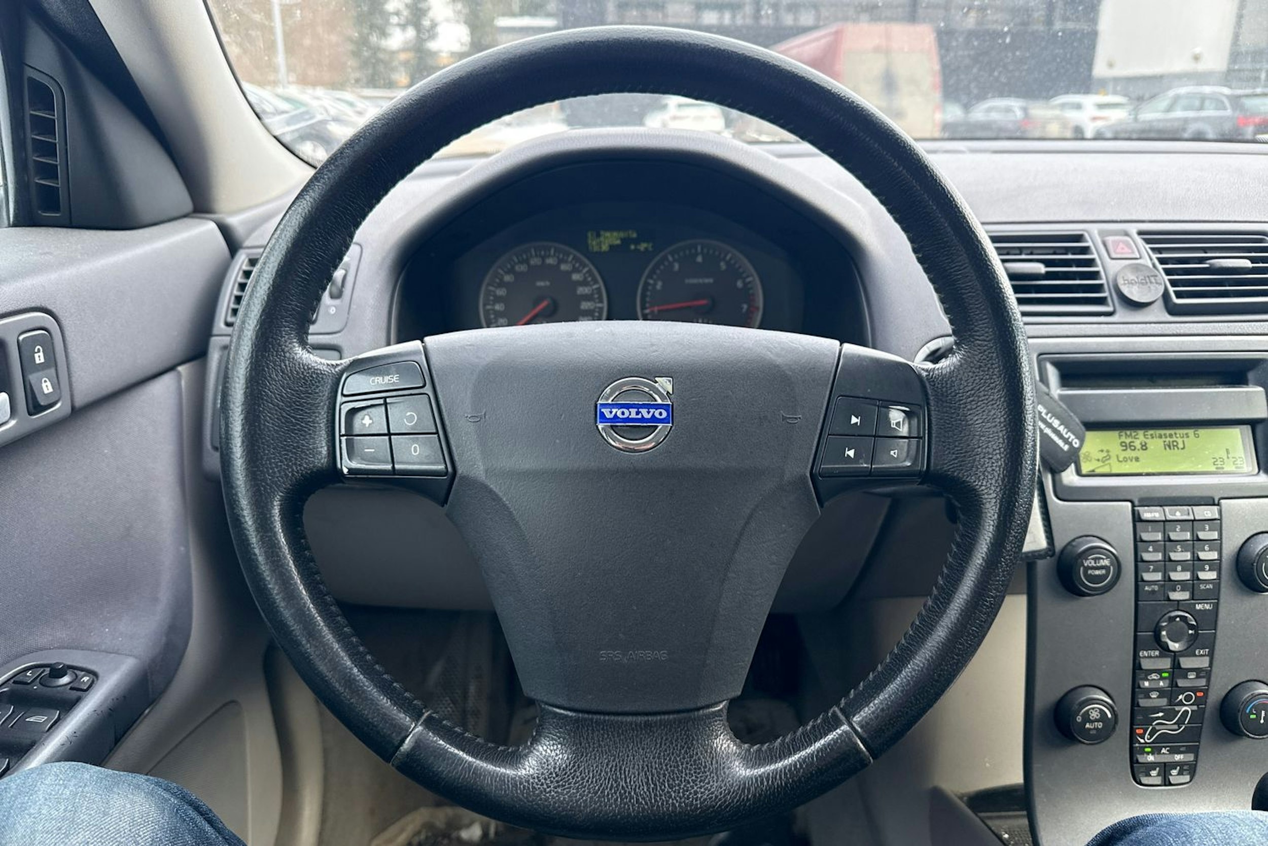 Harmaa Volvo V50 2005 kuva 17.