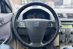 Harmaa Volvo V50 2005 kuva 17.