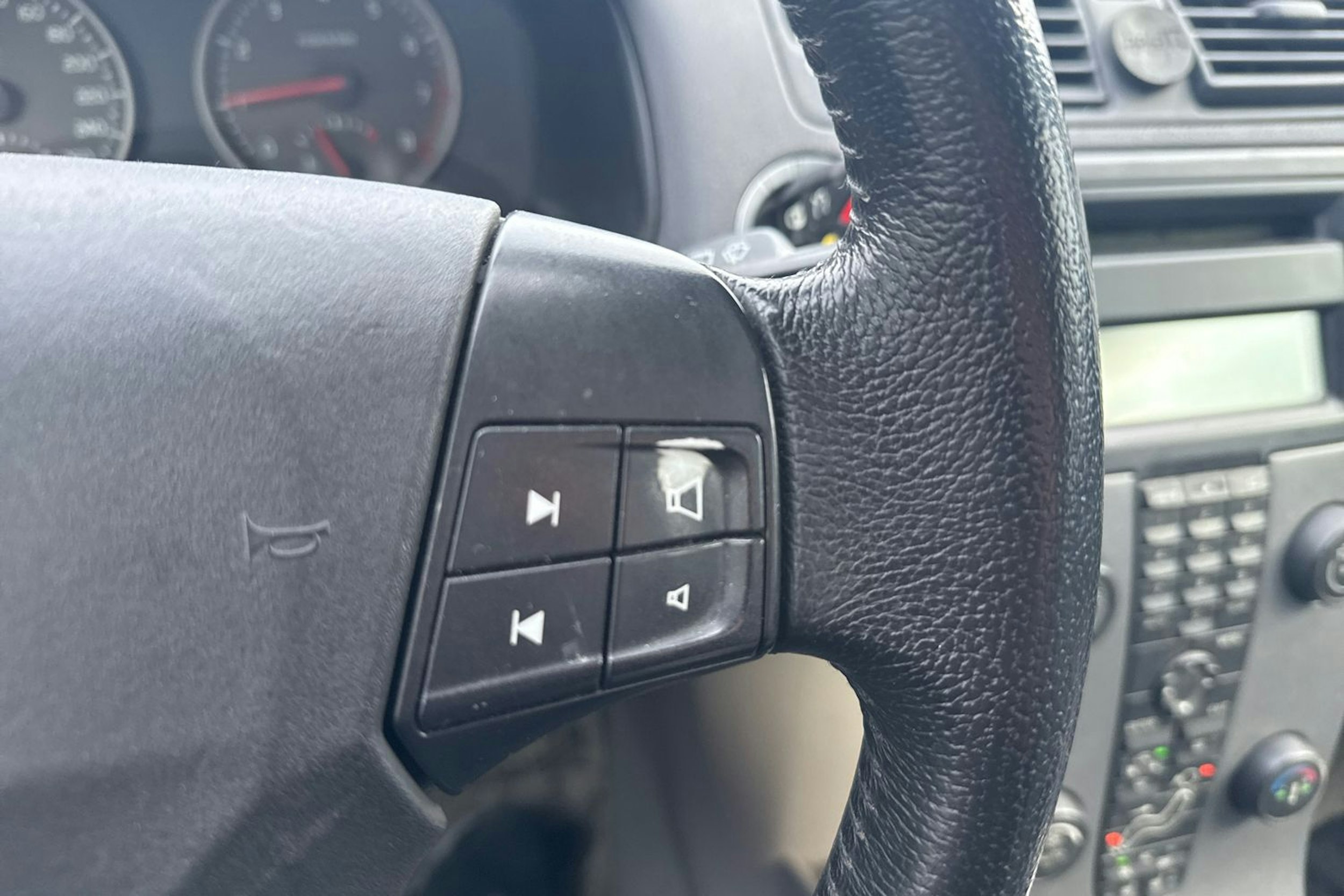 Harmaa Volvo V50 2005 kuva 19.