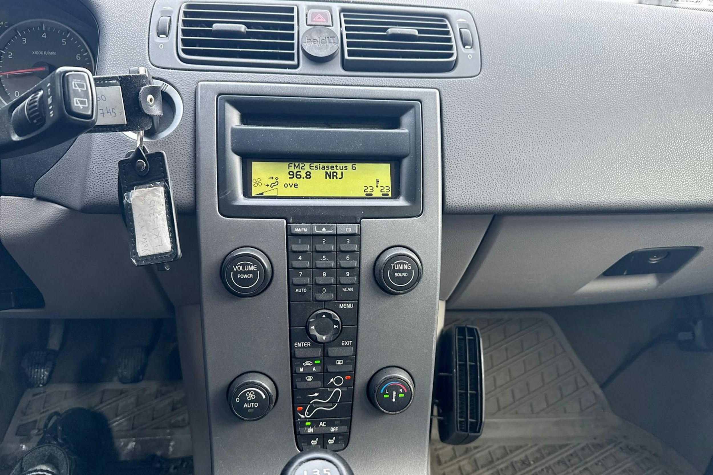 Harmaa Volvo V50 2005 kuva 21.