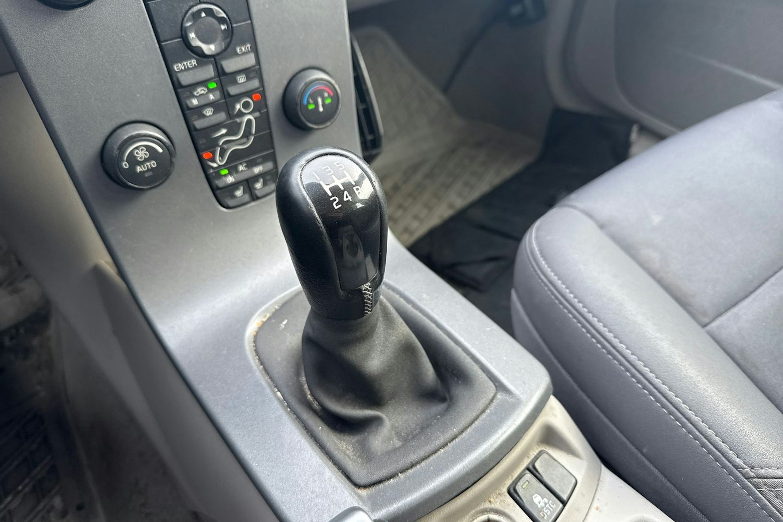 Harmaa Volvo V50 2005 kuva 22.