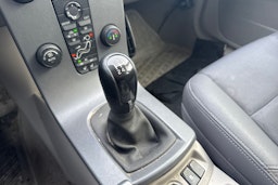 Harmaa Volvo V50 2005 kuva 22.