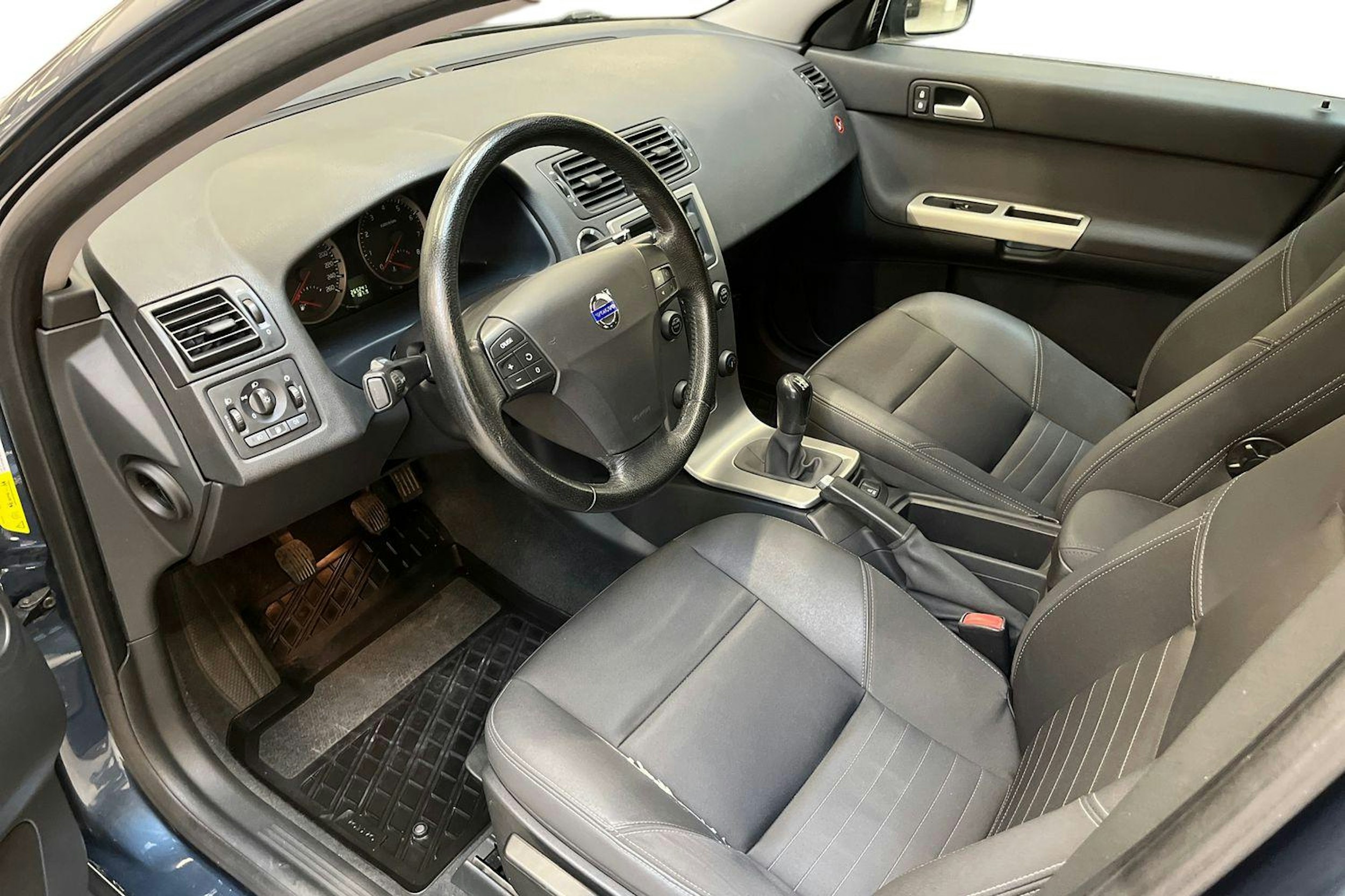 sininen Volvo V50 2006 kuva 6.