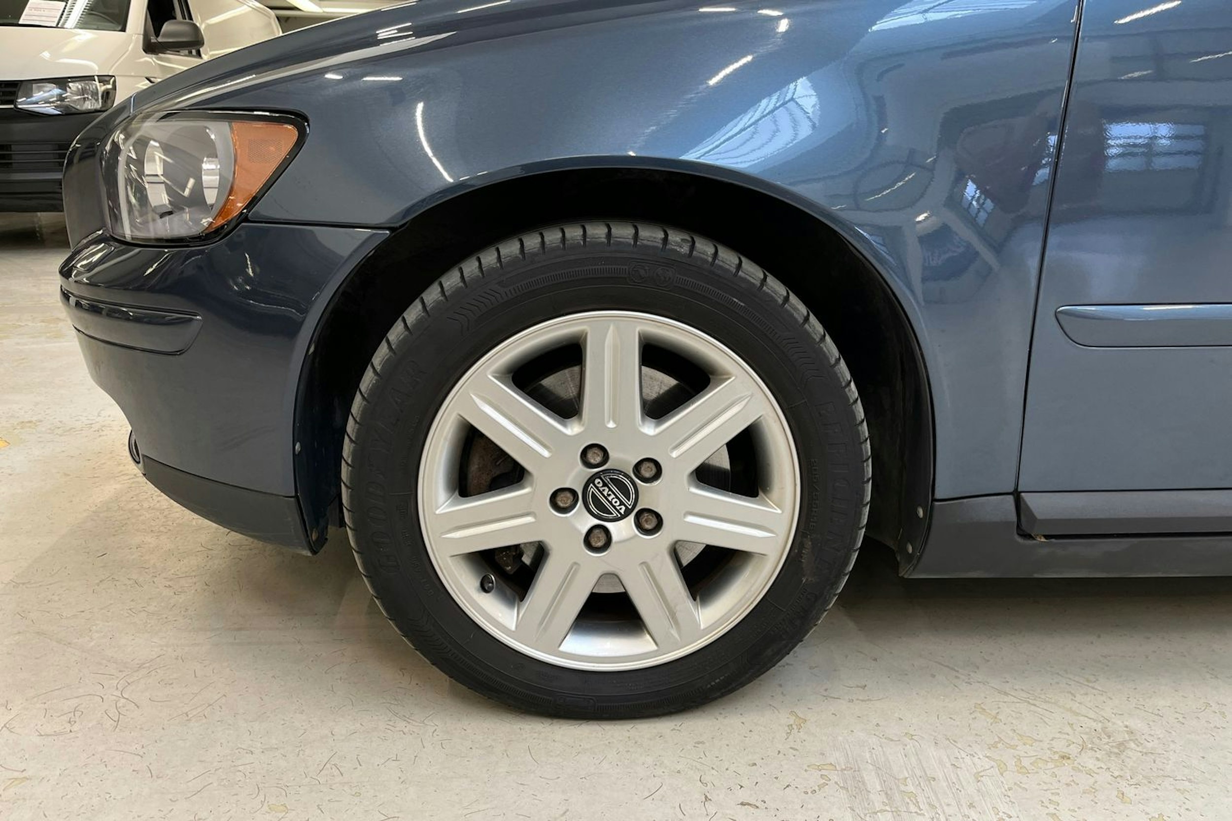 sininen Volvo V50 2006 kuva 9.