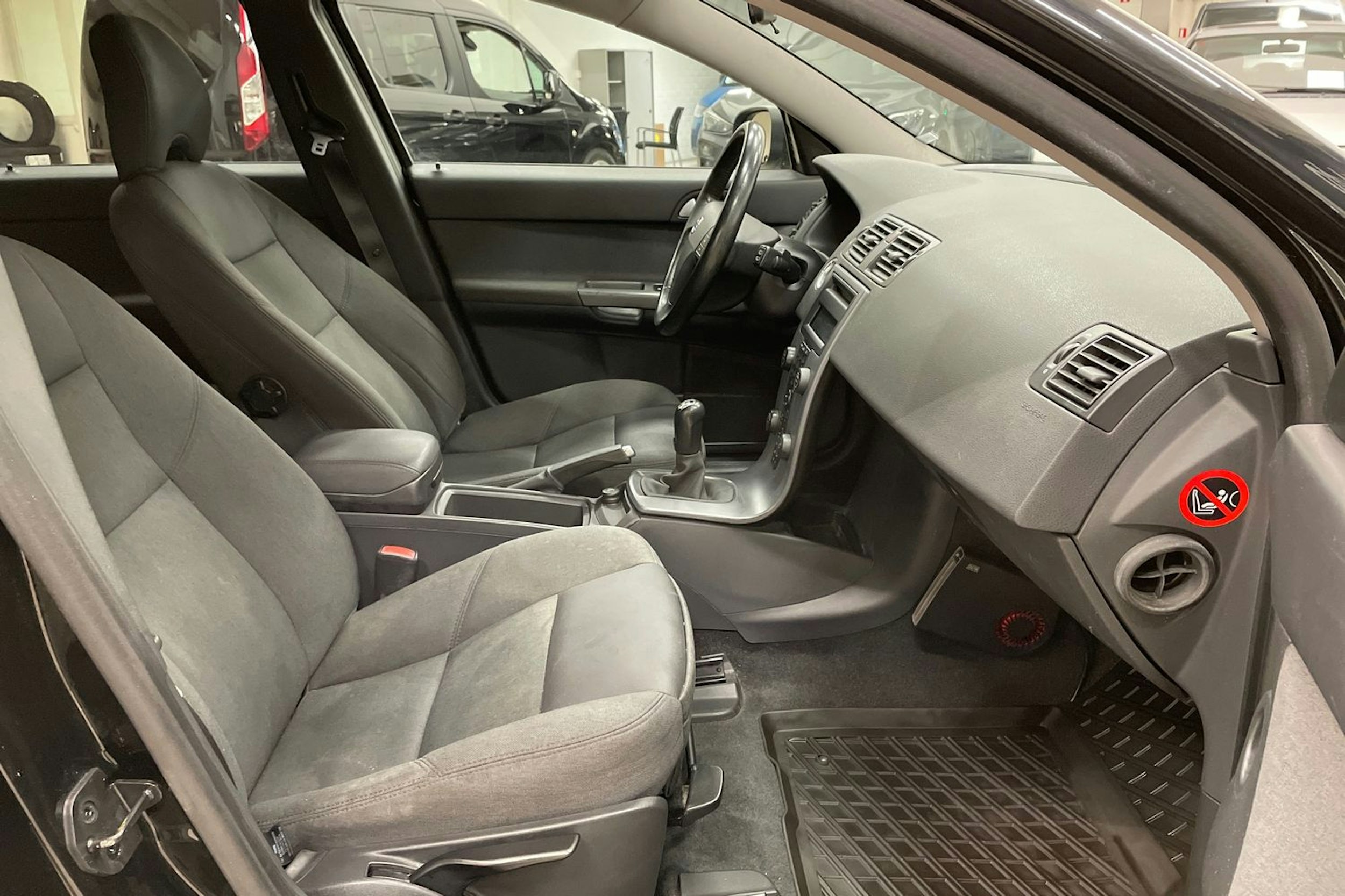 musta Volvo V50 2006 kuva 18.