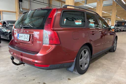 Punainen Volvo V50 2008 kuva 13.