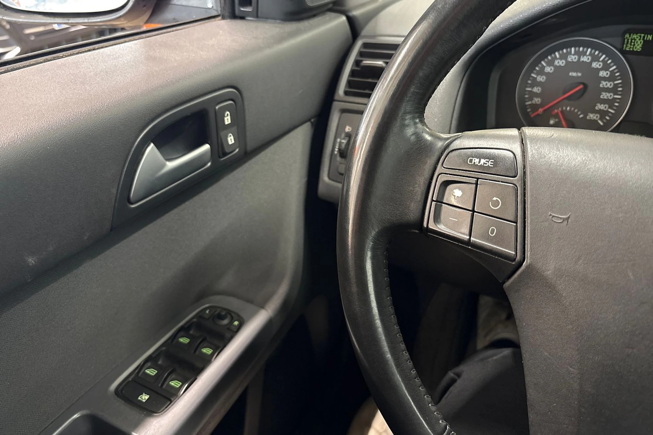 Punainen Volvo V50 2008 kuva 21.