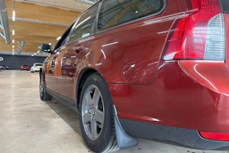 Punainen Volvo V50 2008 kuva 32.