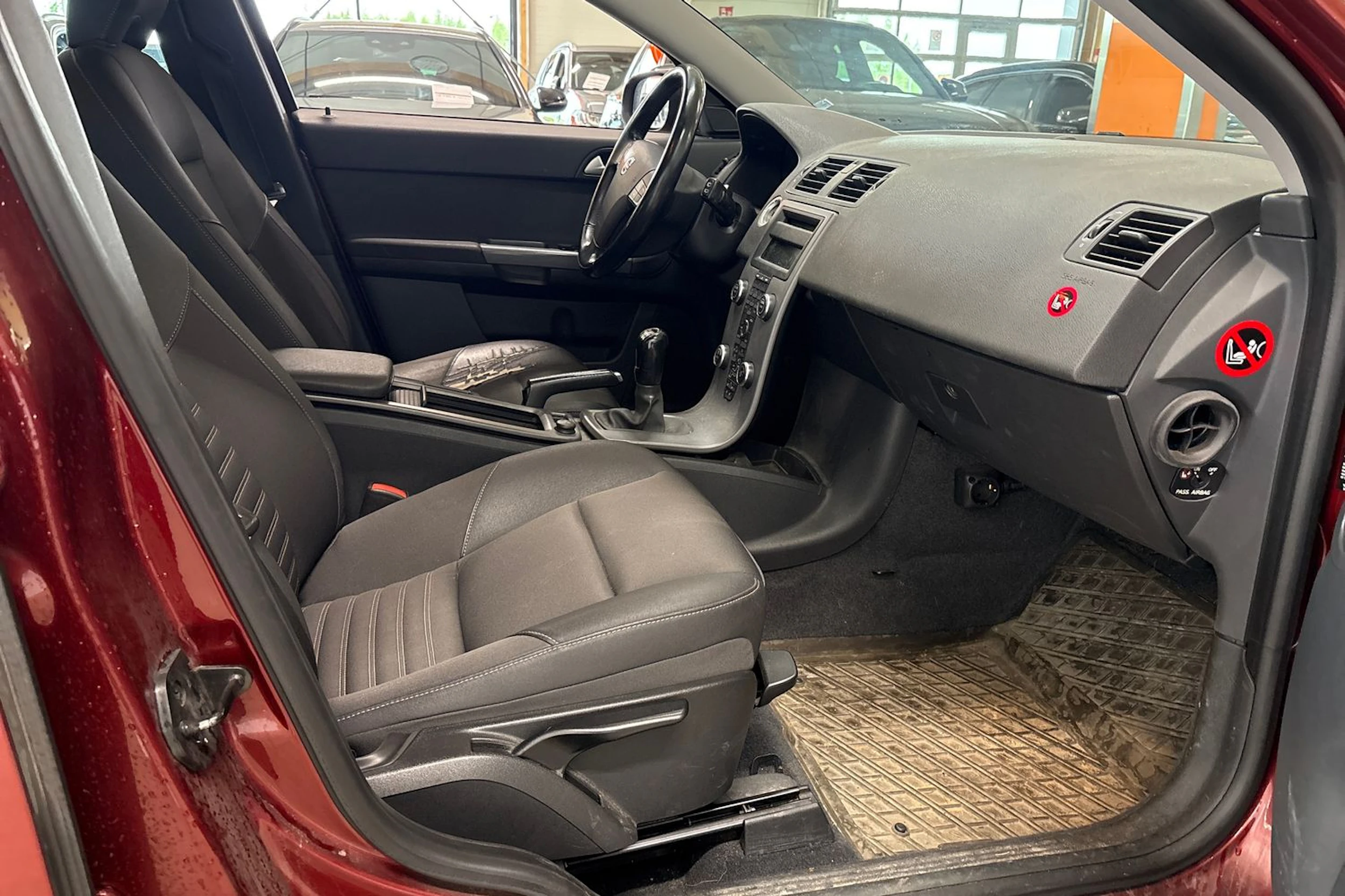 Punainen Volvo V50 2008 kuva 35.