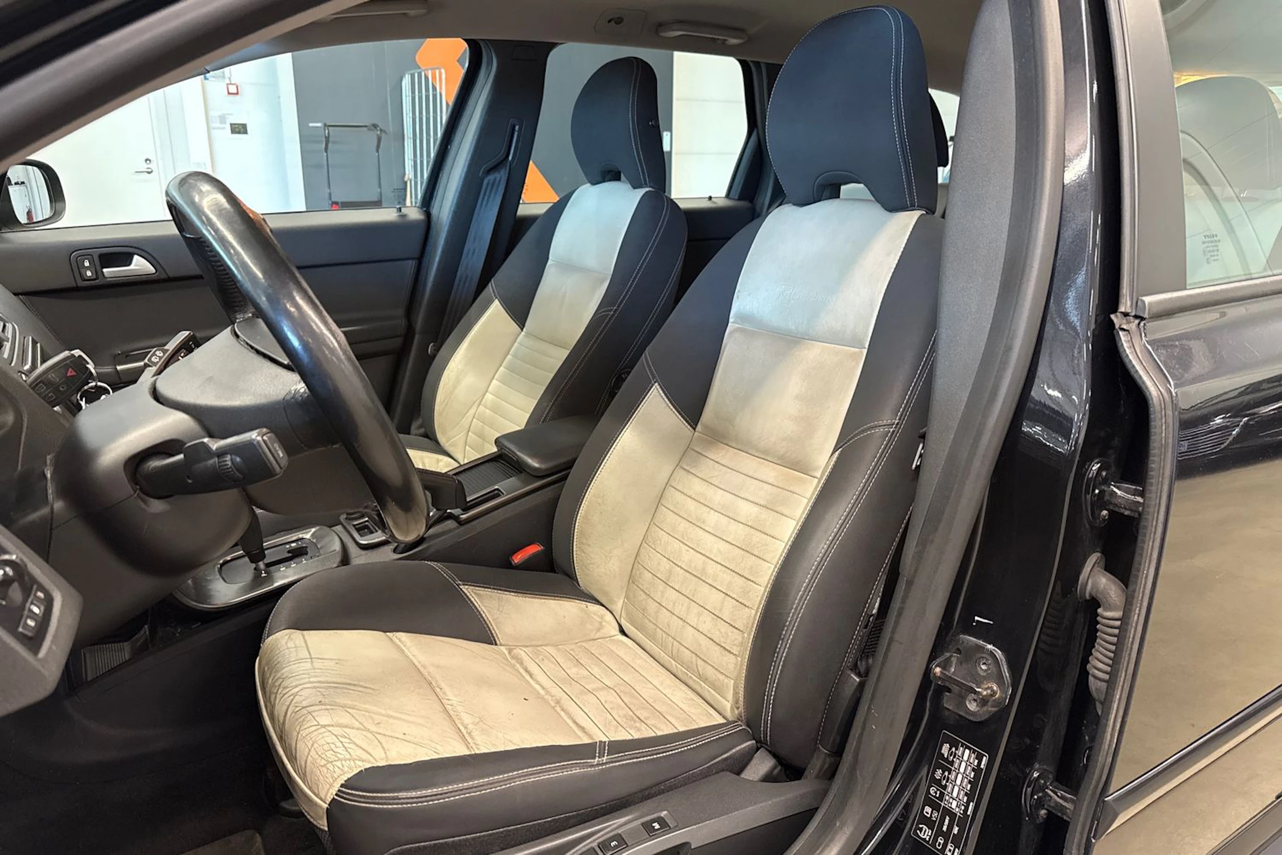 musta Volvo V50 2008 kuva 15.