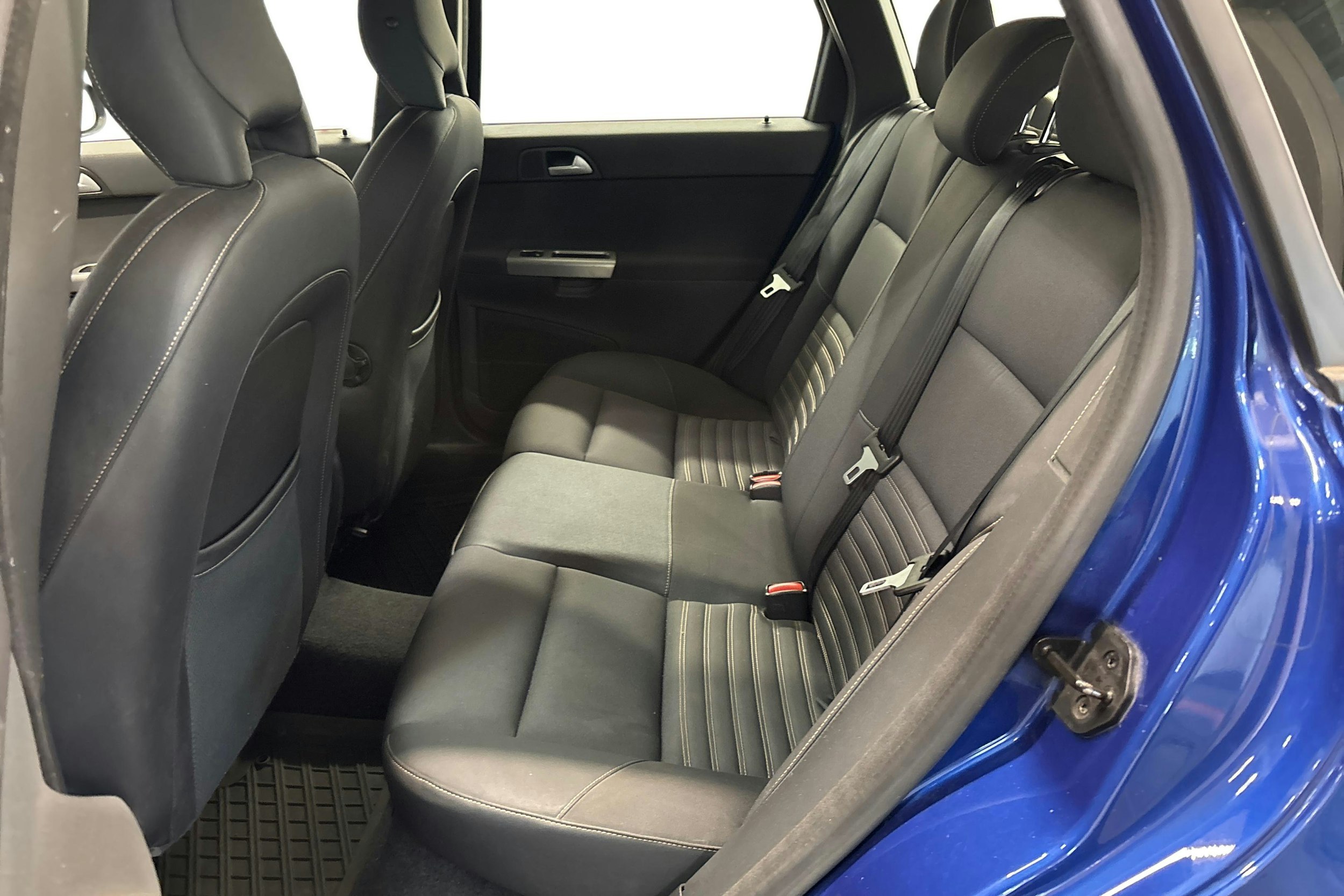 sininen Volvo V50 2008 kuva 8.