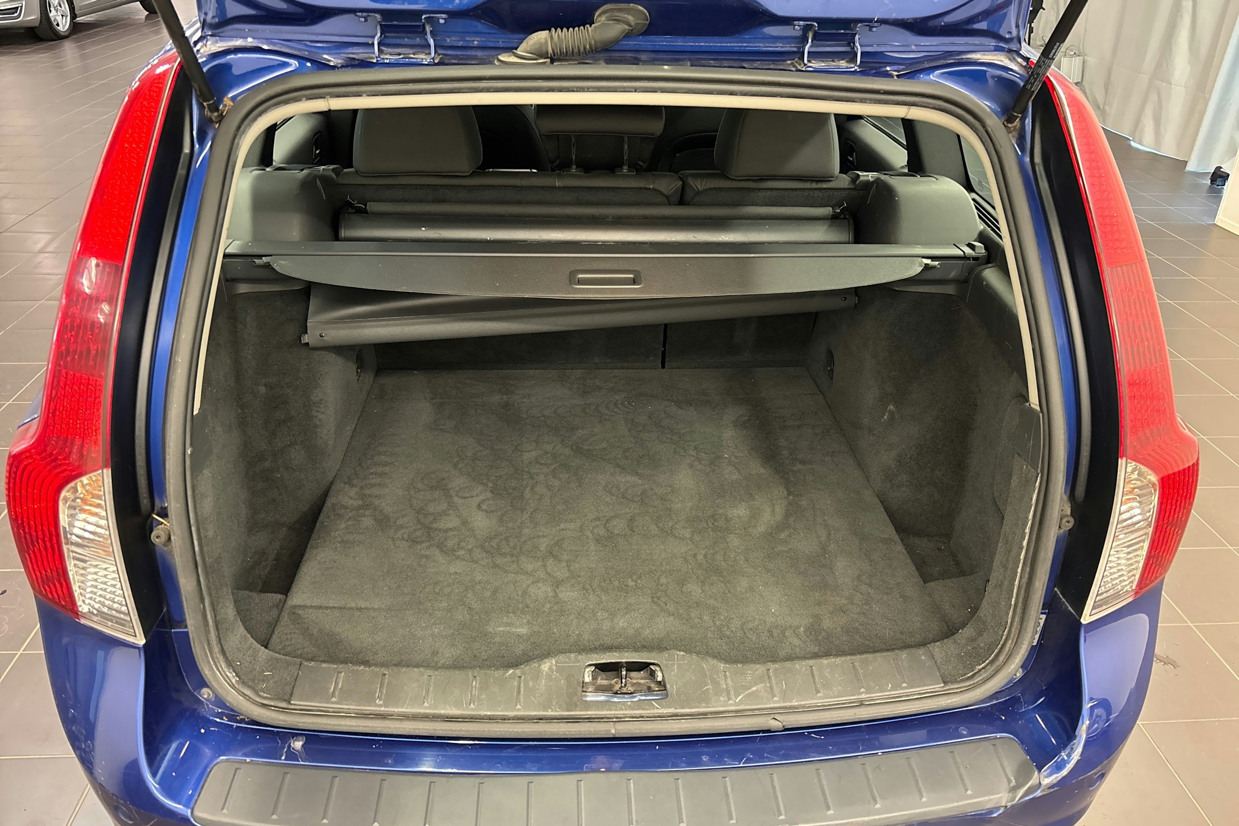 sininen Volvo V50 2008 kuva 16.