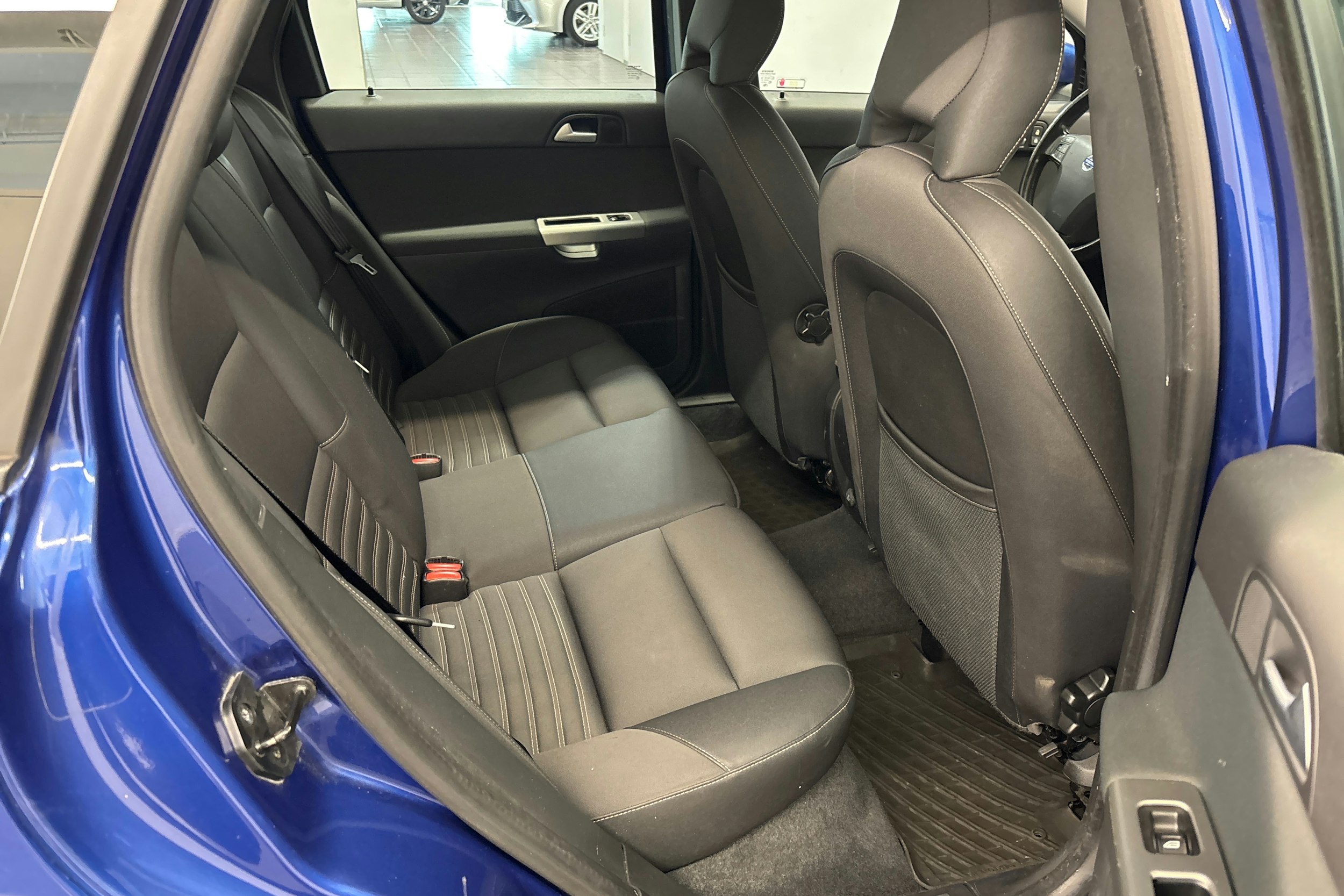 sininen Volvo V50 2008 kuva 19.