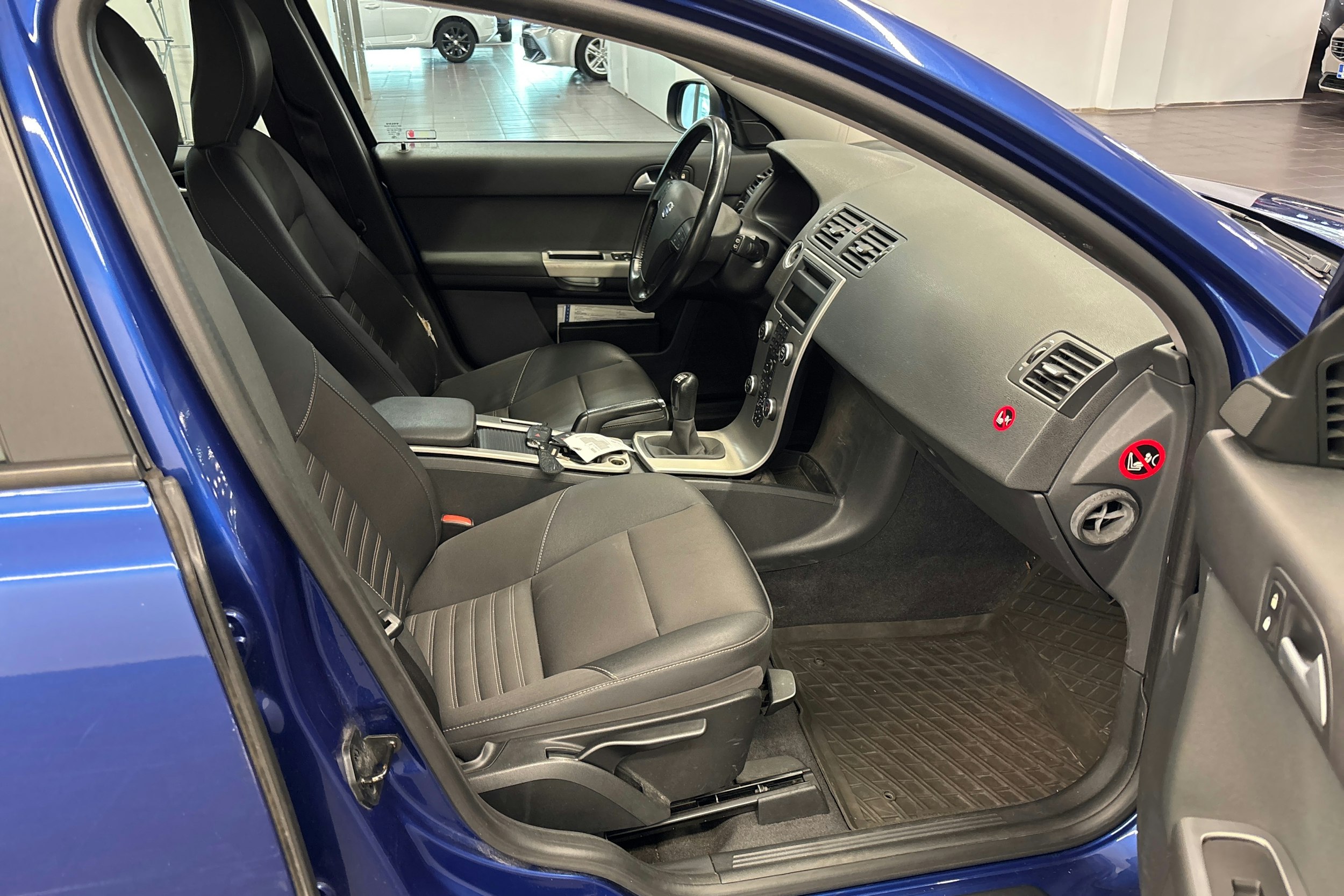 sininen Volvo V50 2008 kuva 20.