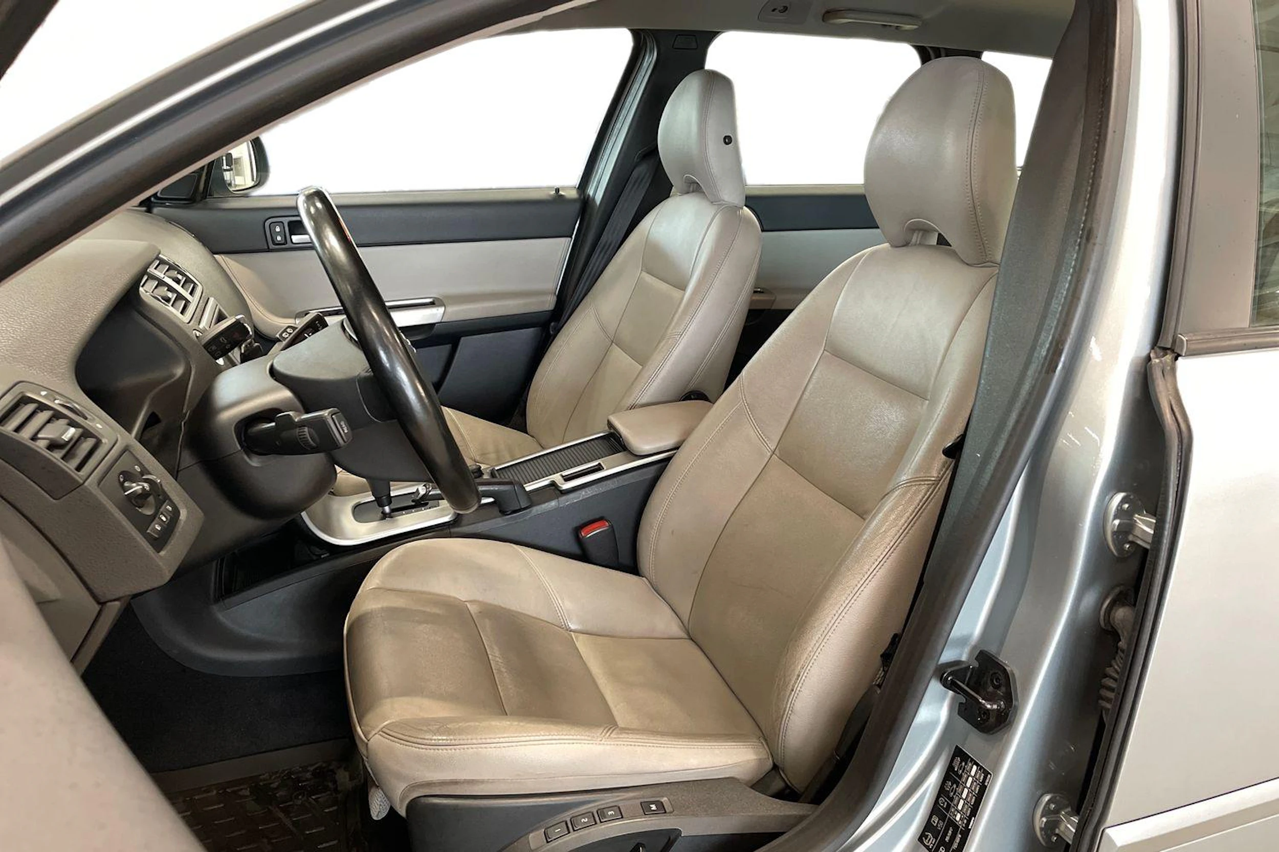 harmaa Volvo V50 2010 kuva 6.