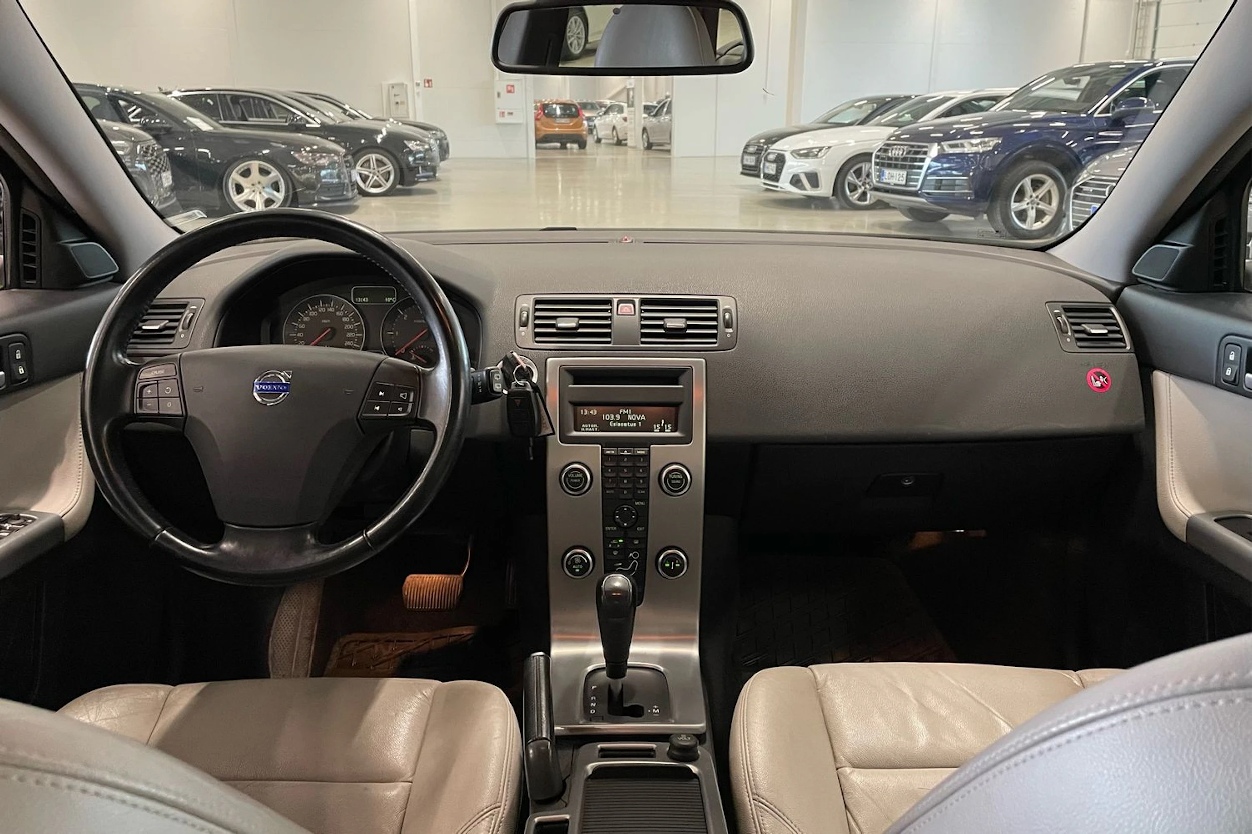 harmaa Volvo V50 2010 kuva 11.