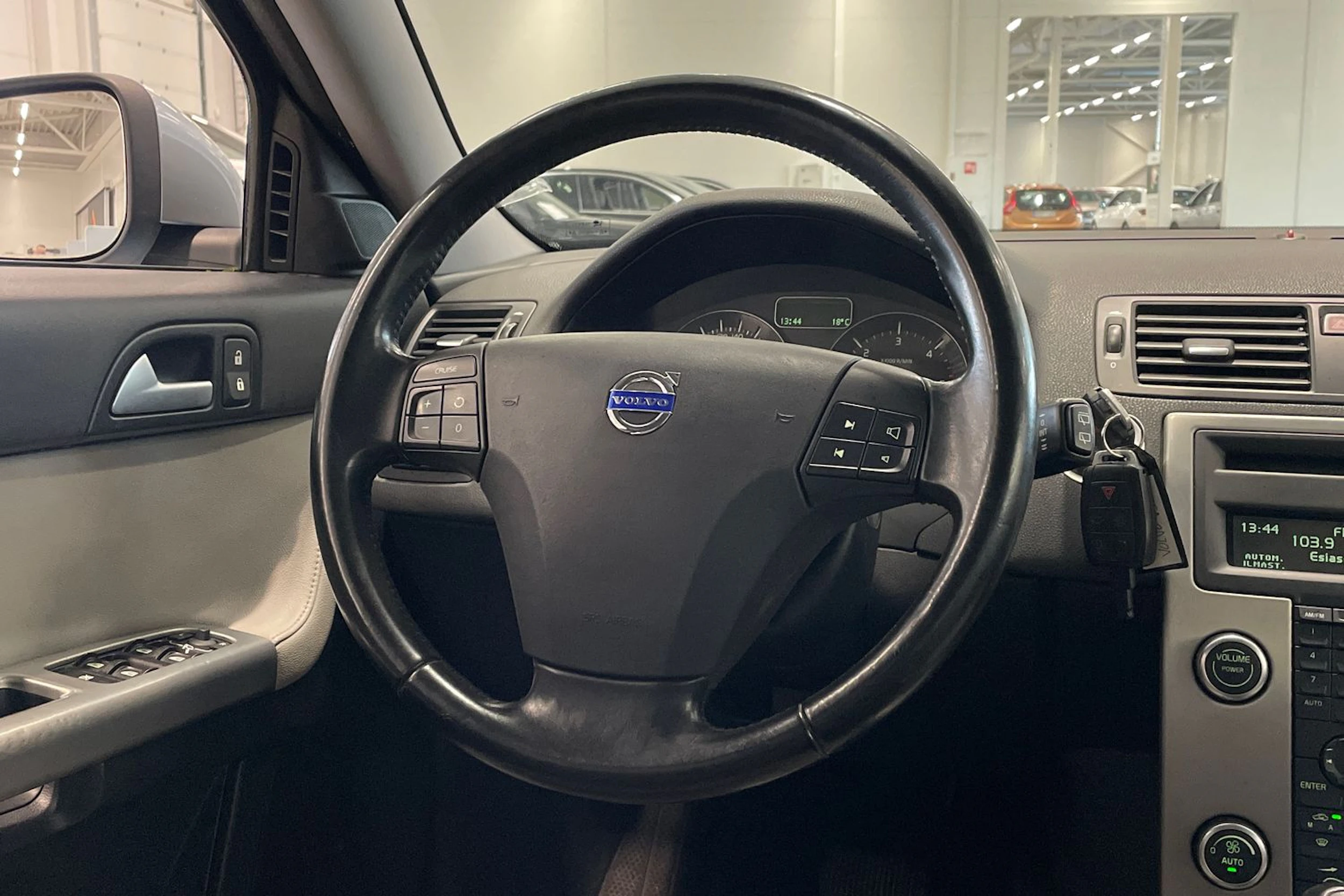 harmaa Volvo V50 2010 kuva 12.