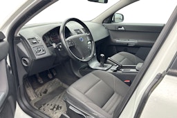 valkoinen Volvo V50 2010 kuva 3.