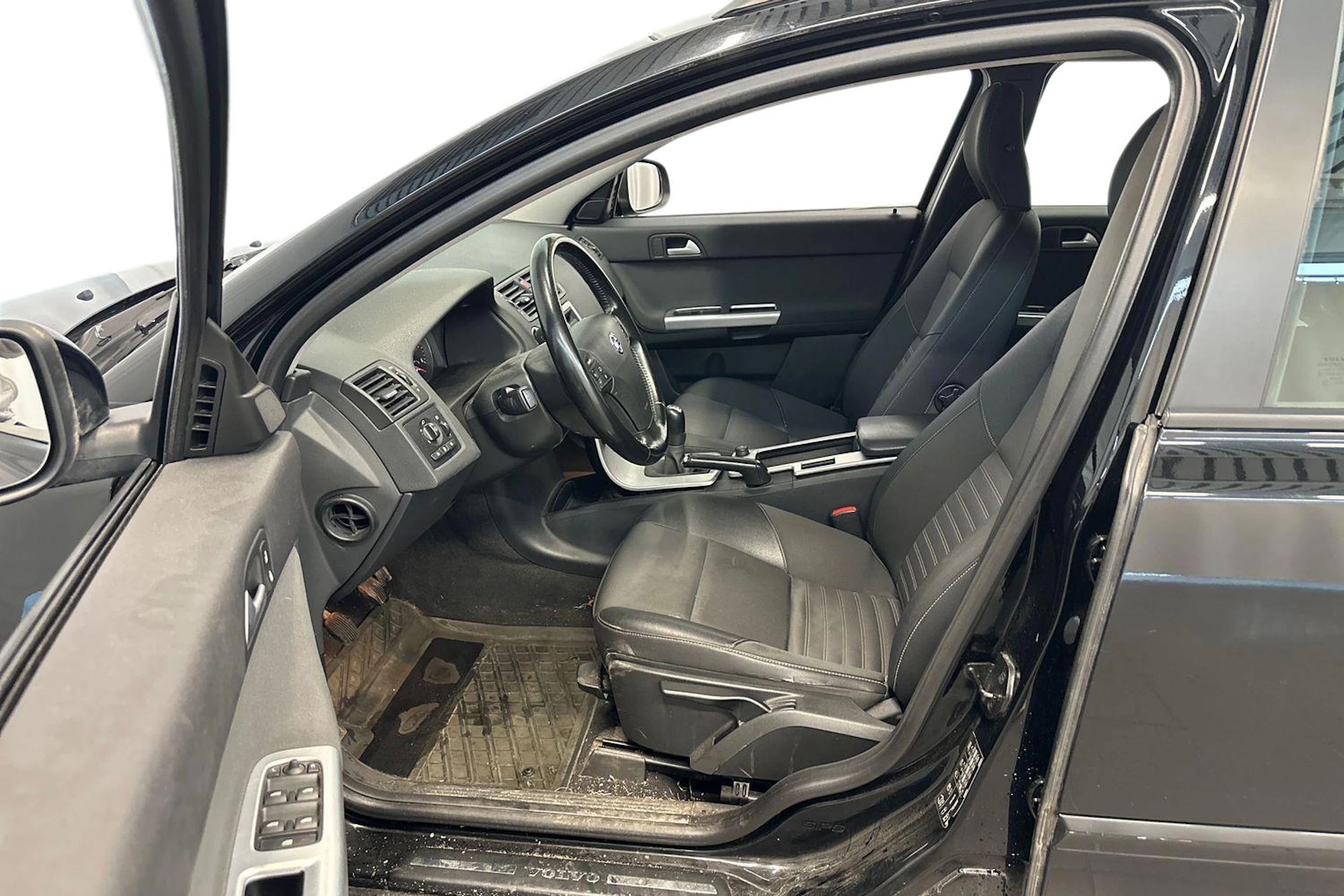 musta Volvo V50 2010 kuva 9.