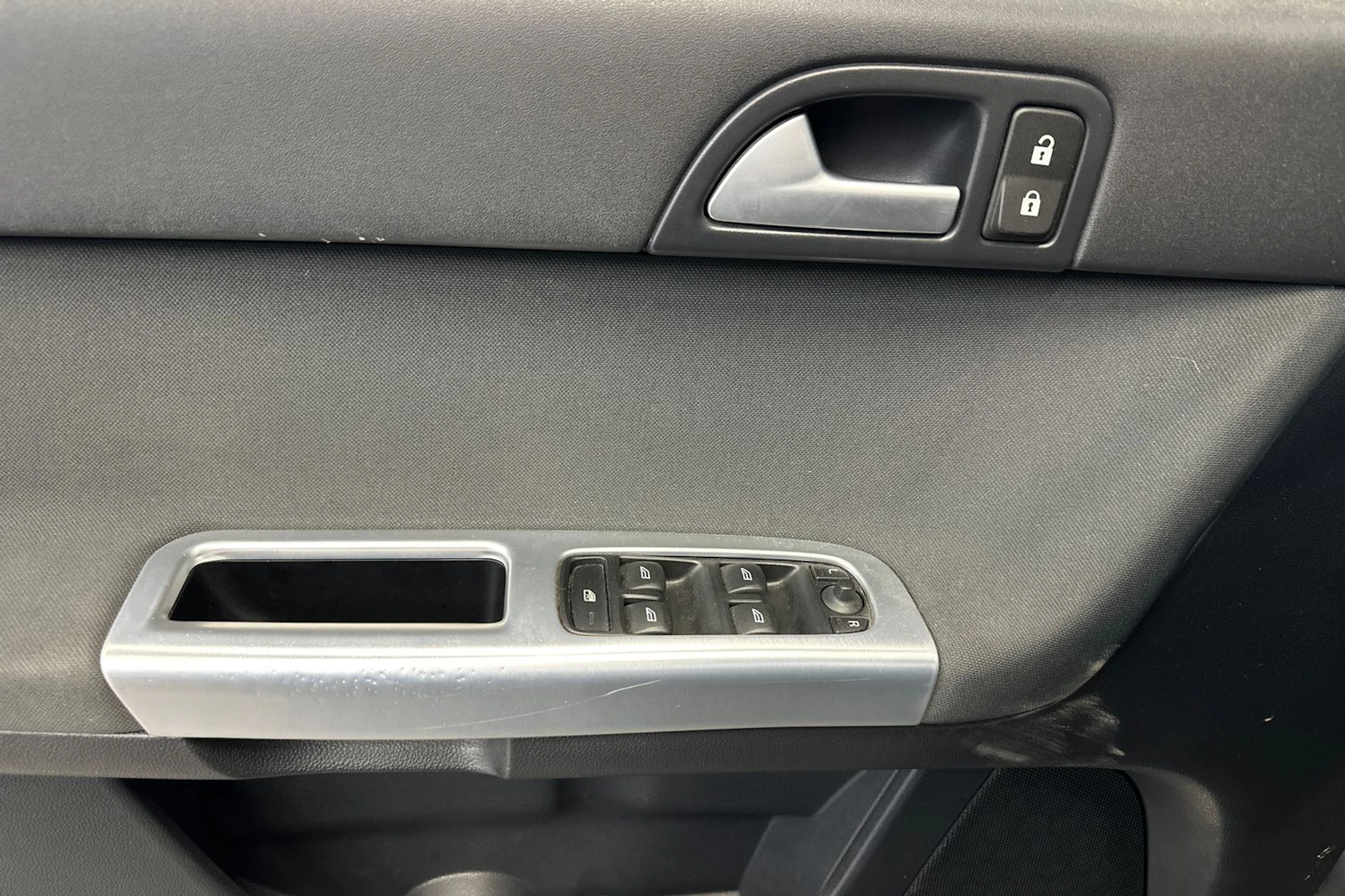 musta Volvo V50 2010 kuva 13.