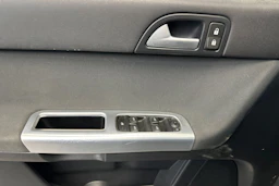 musta Volvo V50 2010 kuva 13.