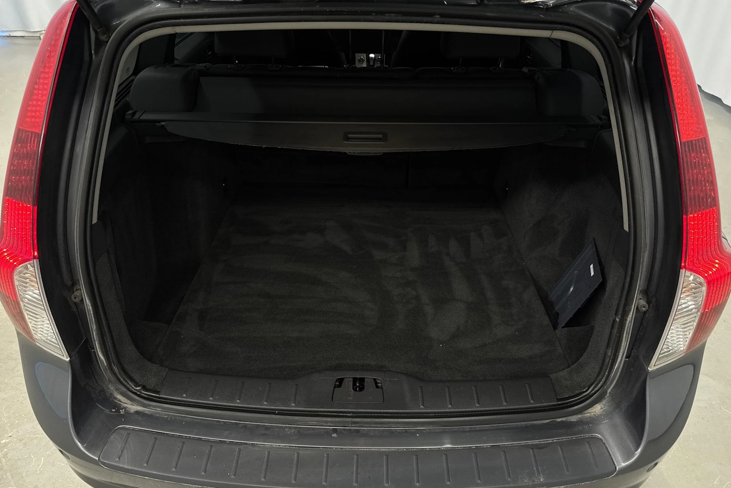 harmaa Volvo V50 2011 kuva 12.