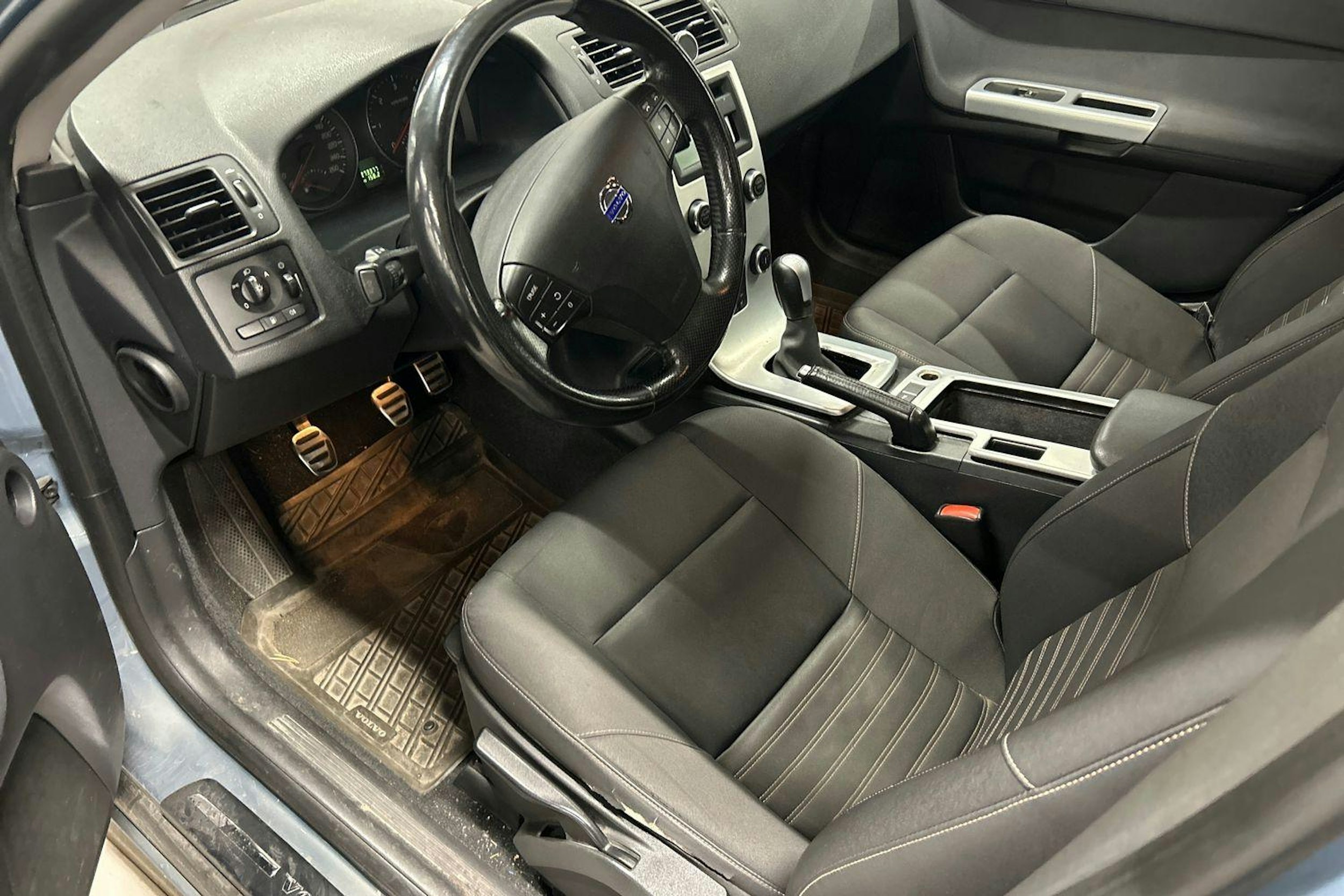 sininen Volvo V50 2011 kuva 3.