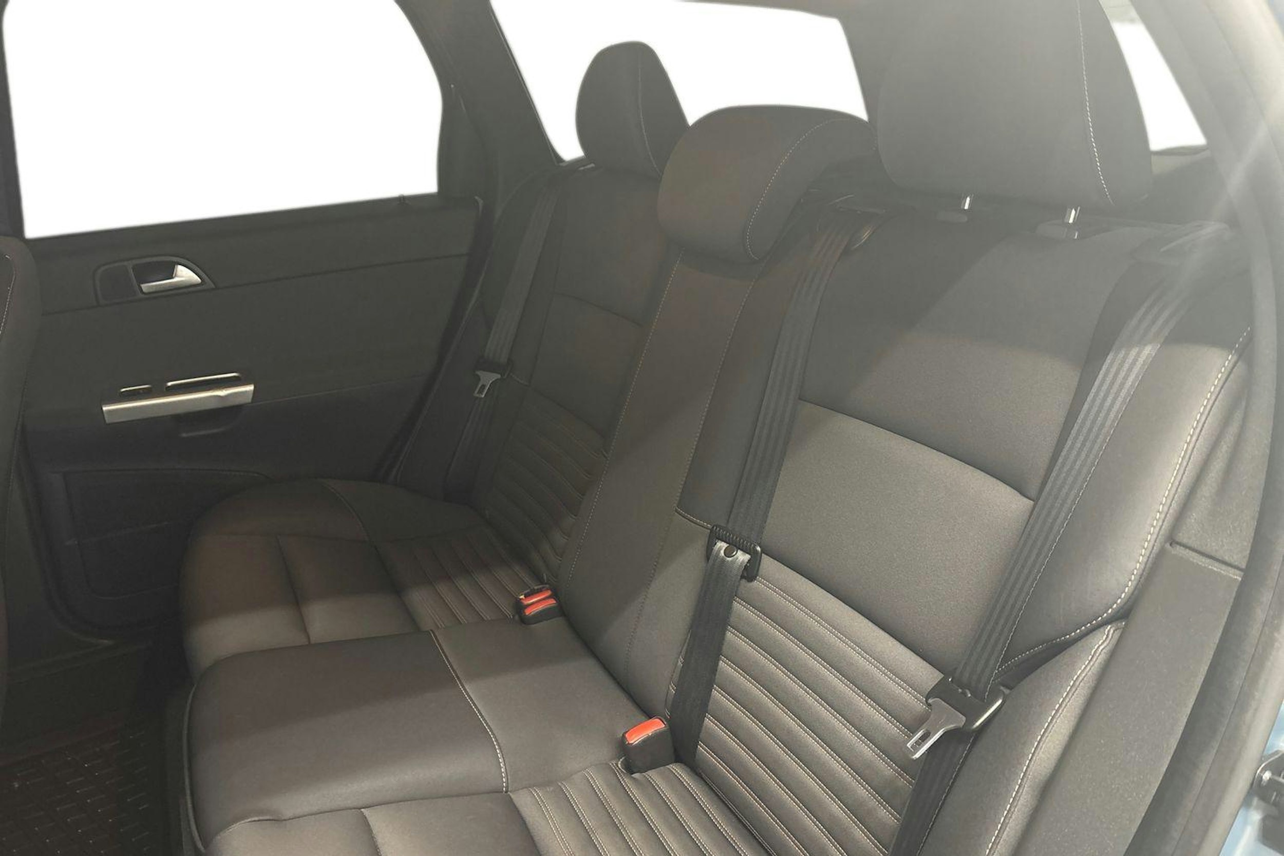 sininen Volvo V50 2011 kuva 8.