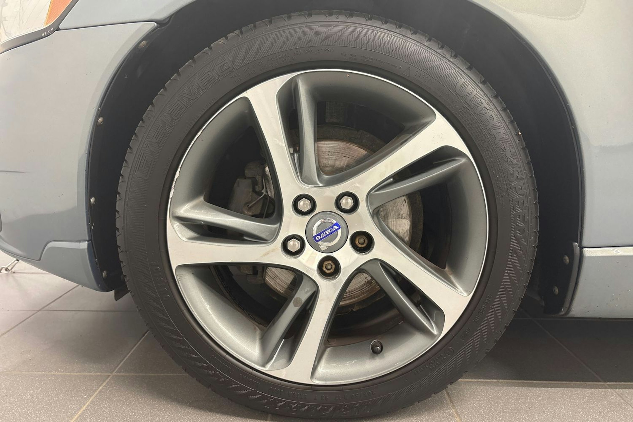 sininen Volvo V50 2011 kuva 9.