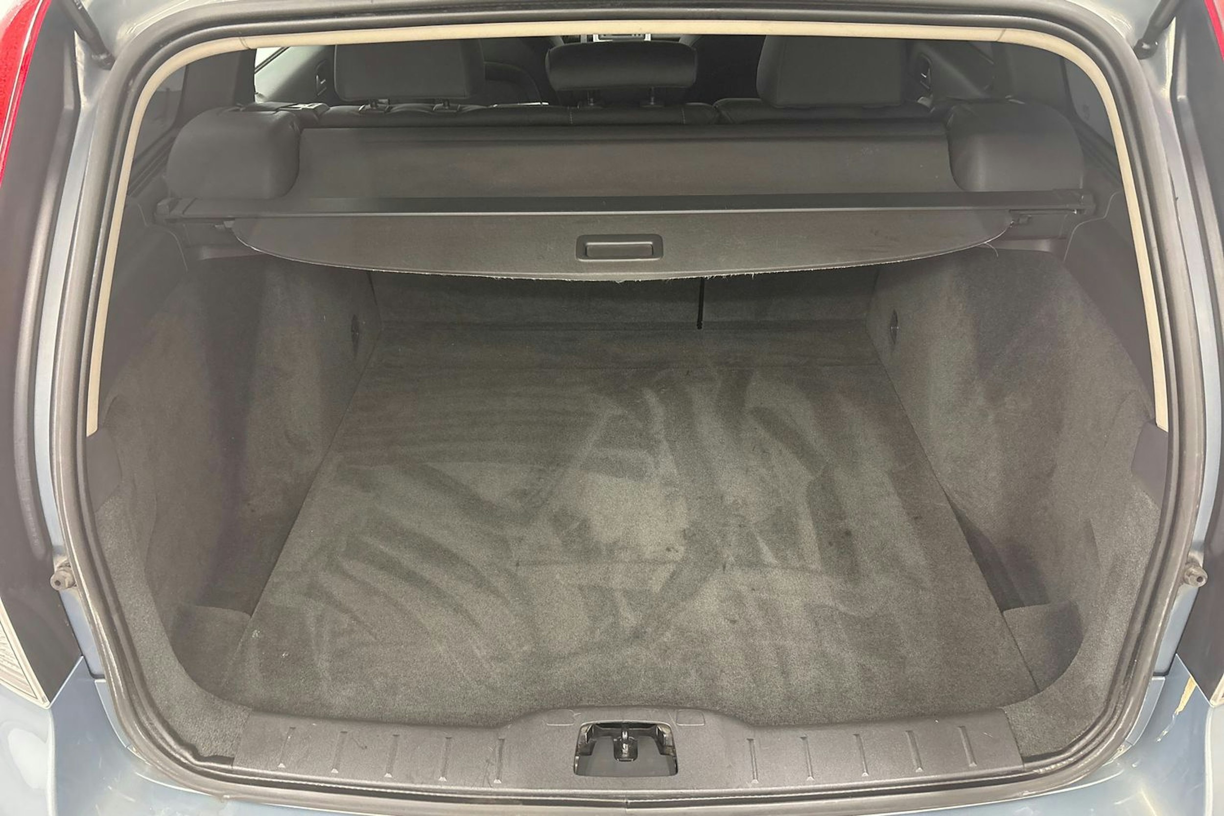 sininen Volvo V50 2011 kuva 12.