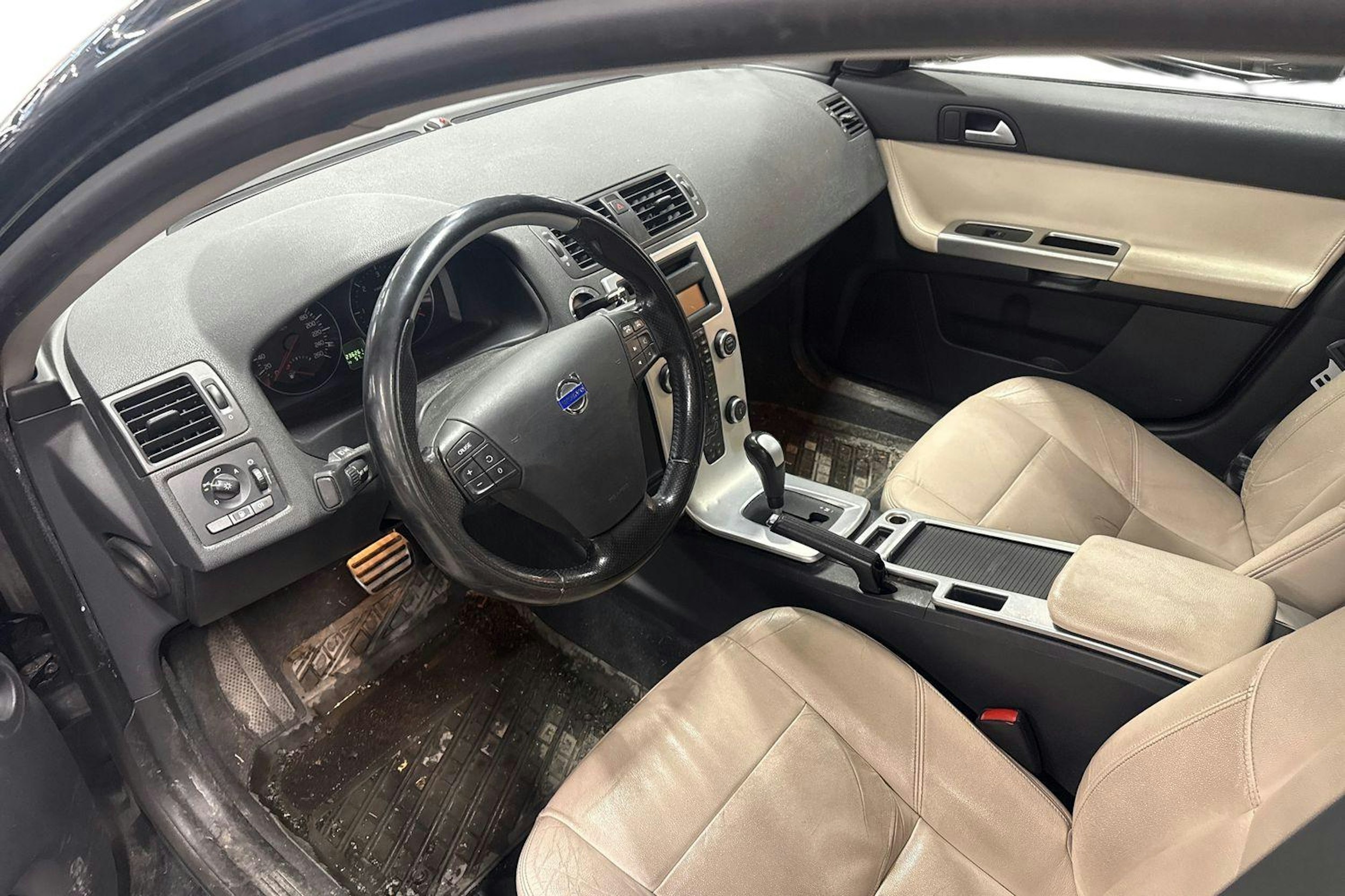 musta Volvo V50 2011 kuva 3.