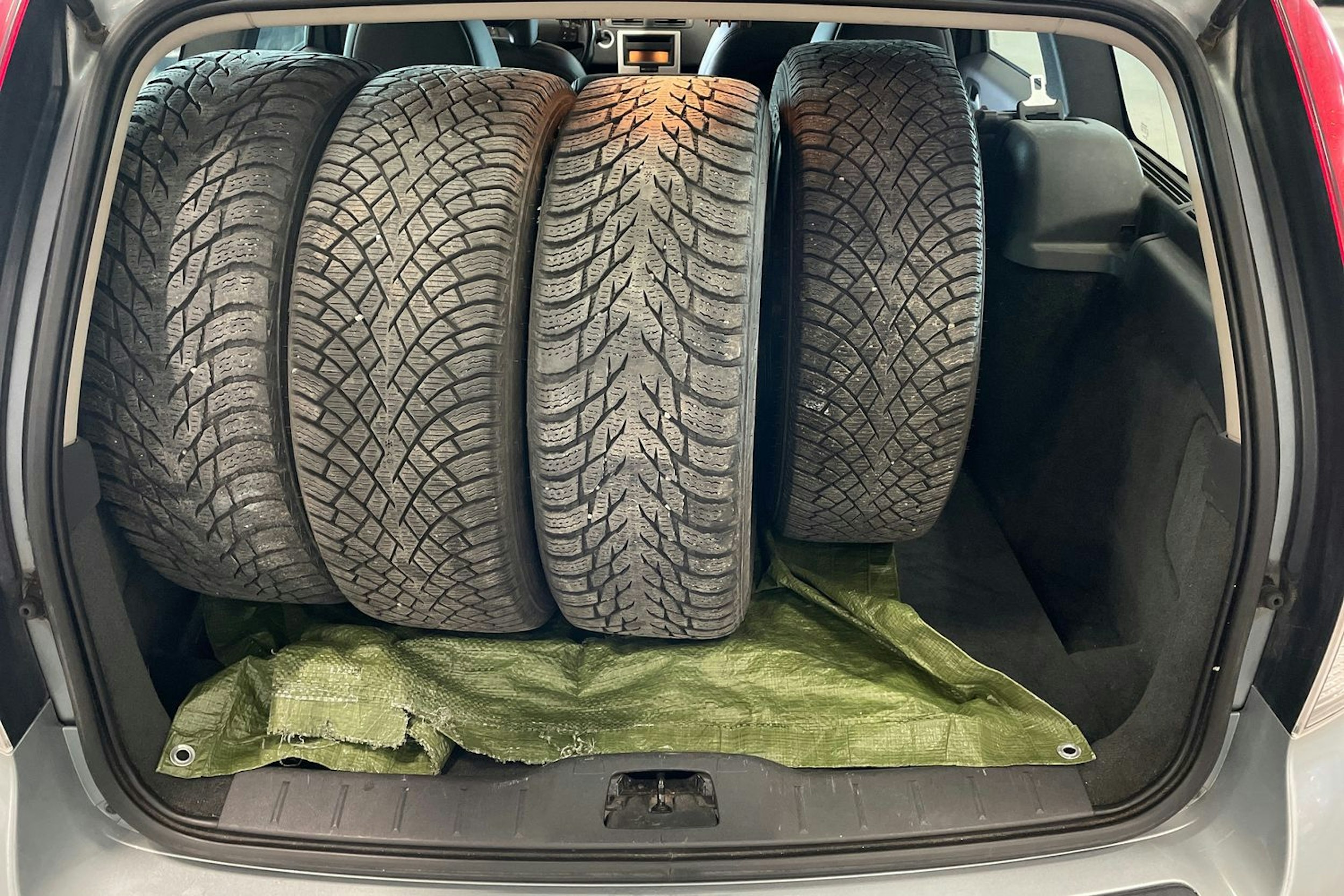 harmaa Volvo V50 2011 kuva 14.