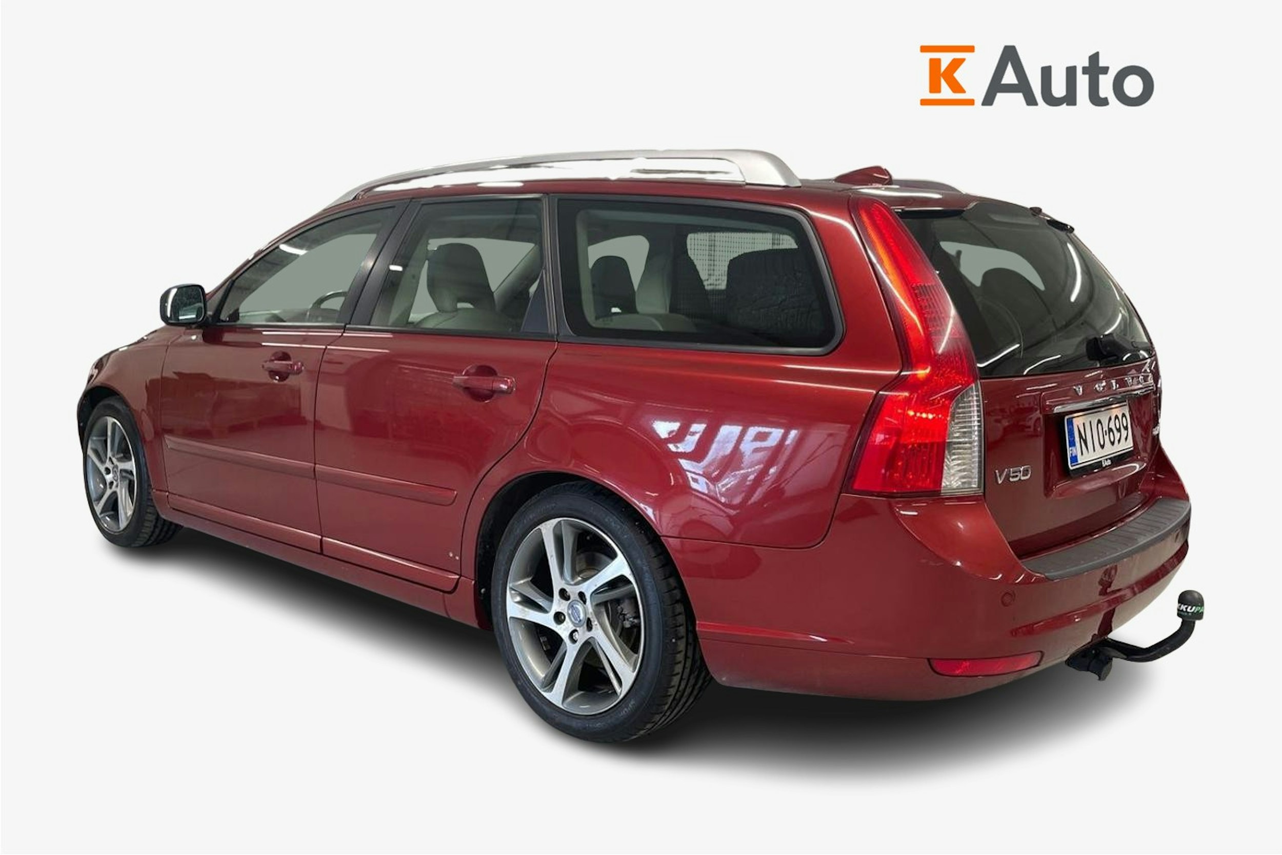 punainen Volvo V50 2012 kuva 2.