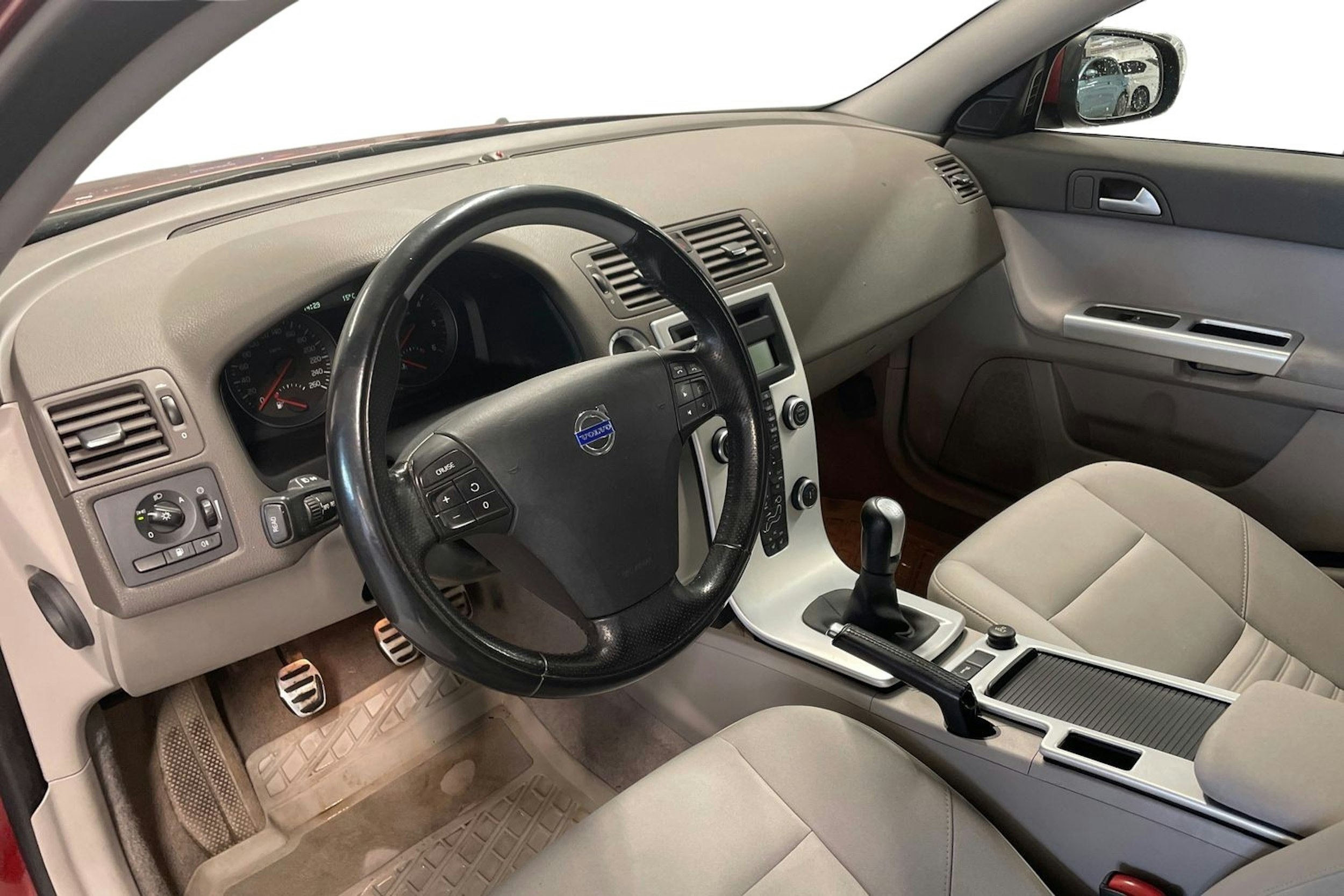 punainen Volvo V50 2012 kuva 7.