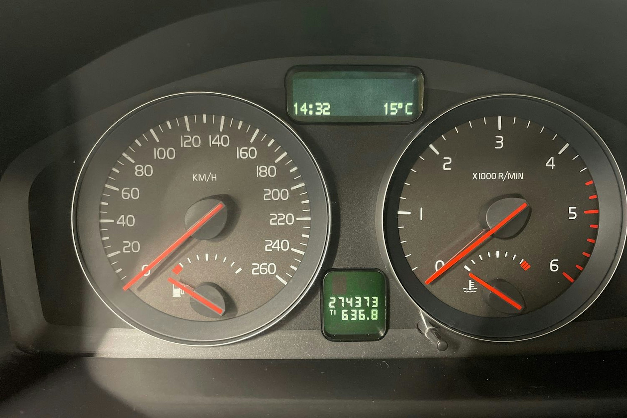 punainen Volvo V50 2012 kuva 18.