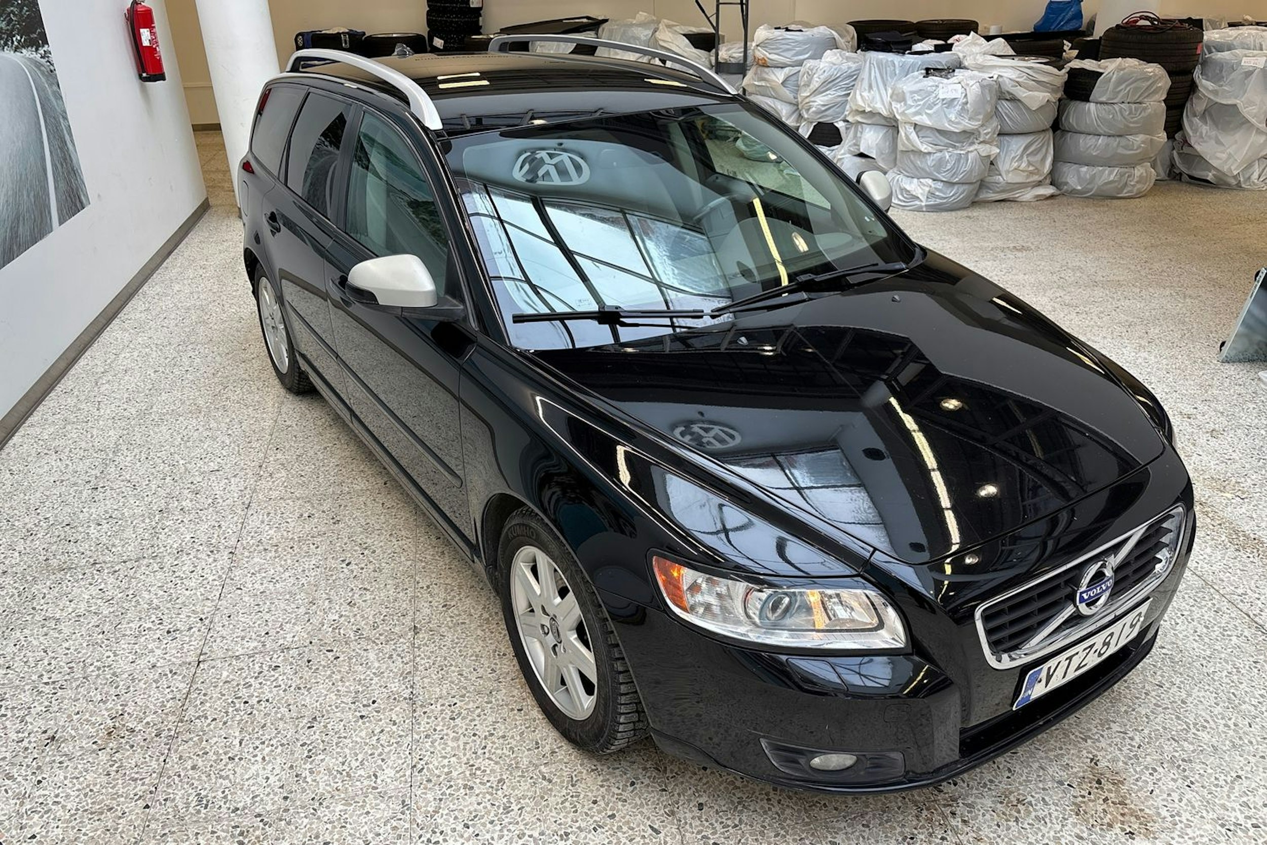musta Volvo V50 2012 kuva 14.