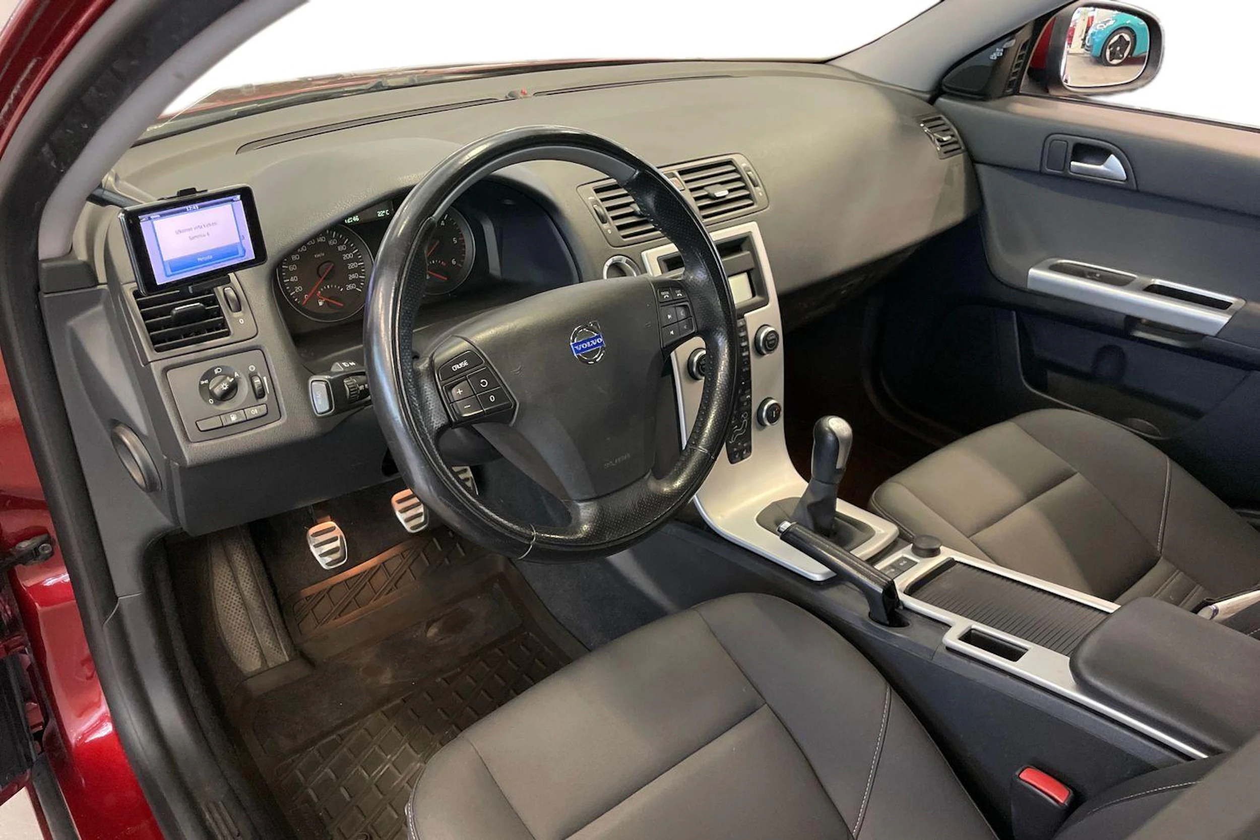 punainen Volvo V50 2012 kuva 6.