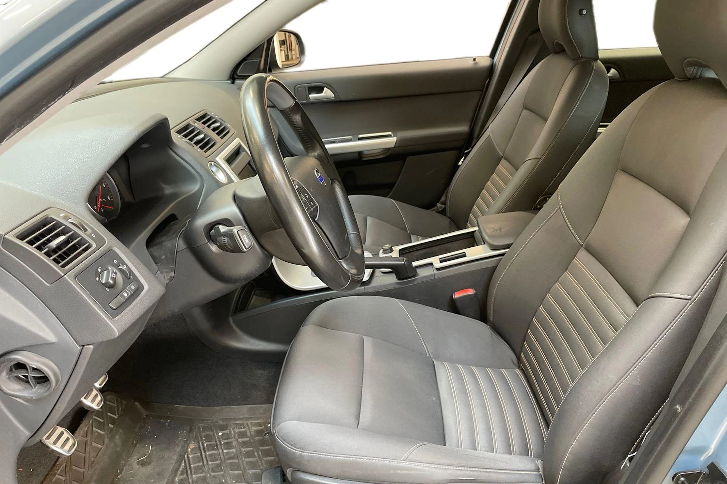 sininen Volvo V50 2012 kuva 3.