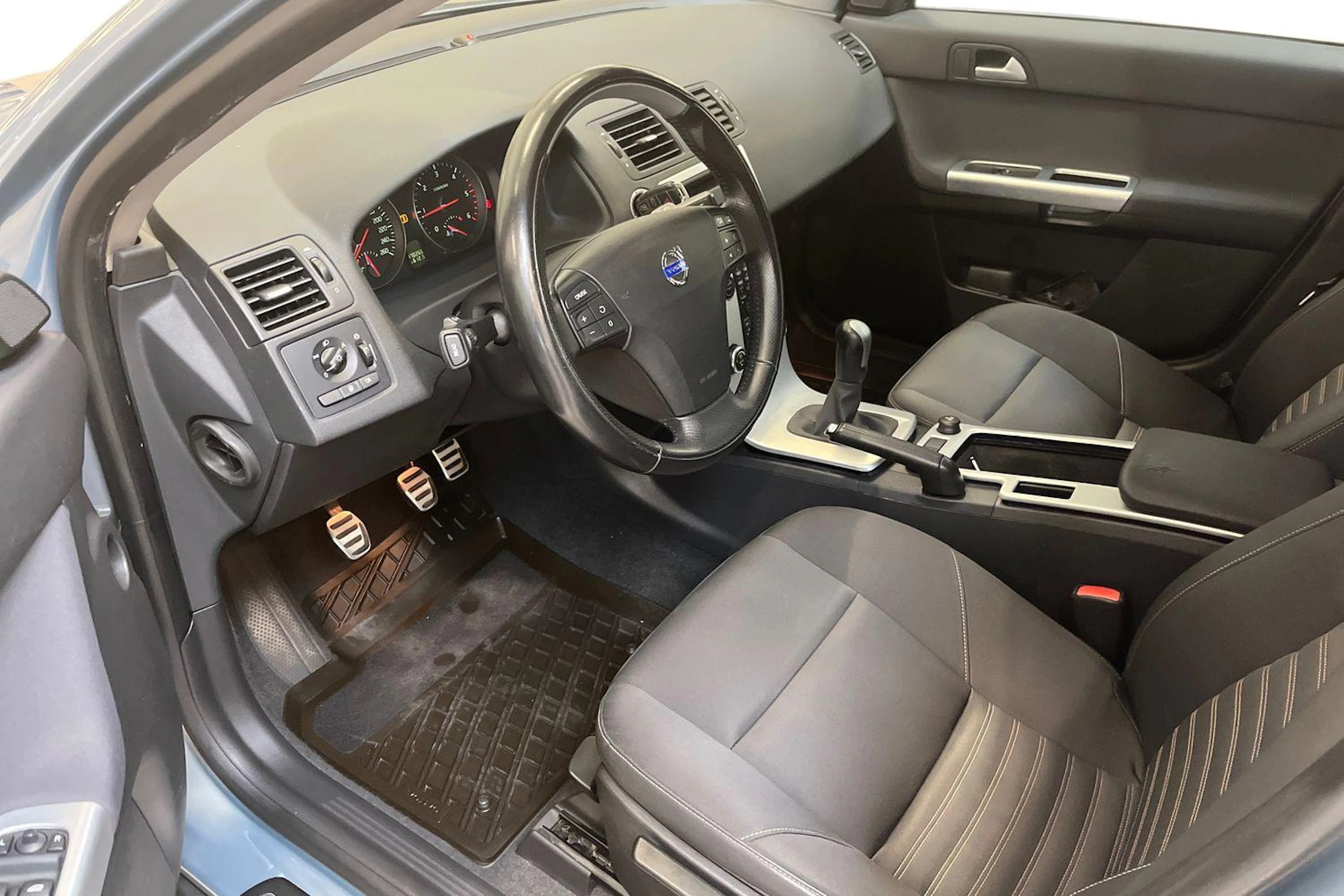 sininen Volvo V50 2012 kuva 6.