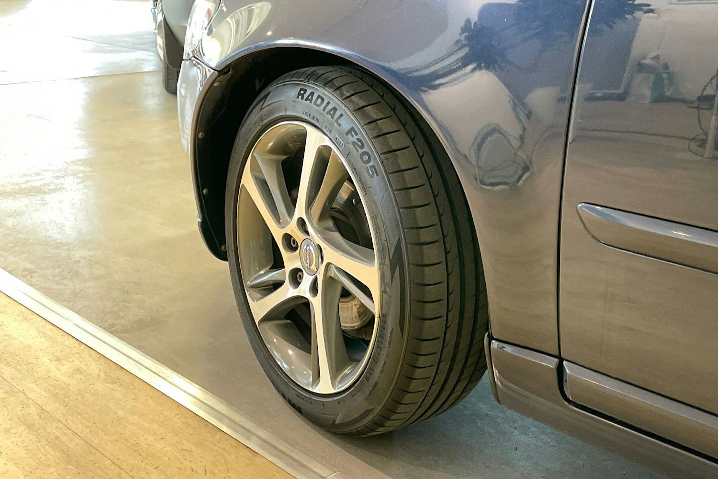 Sininen Volvo V50 2012 kuva 13.