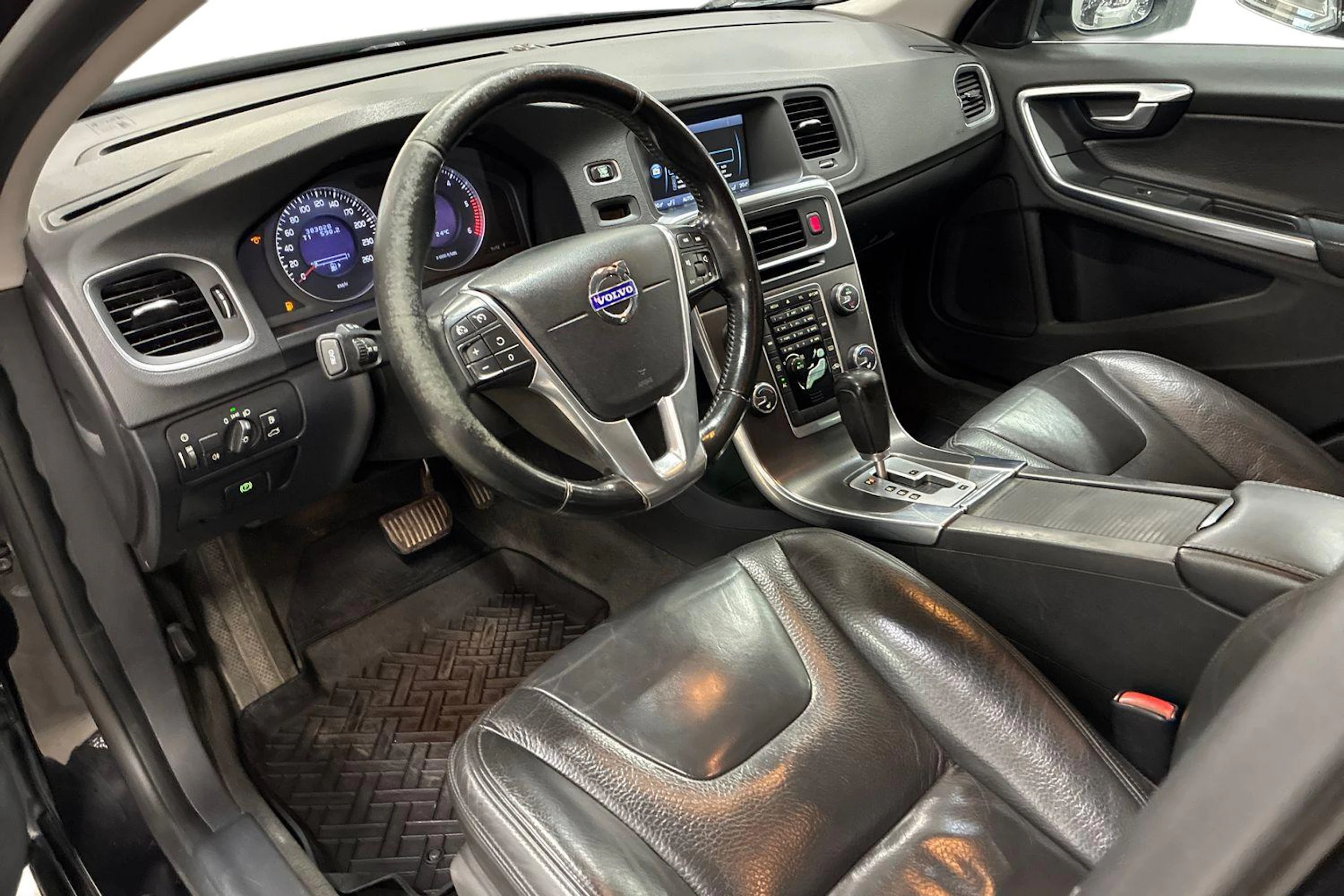musta Volvo V60 2010 kuva 6.