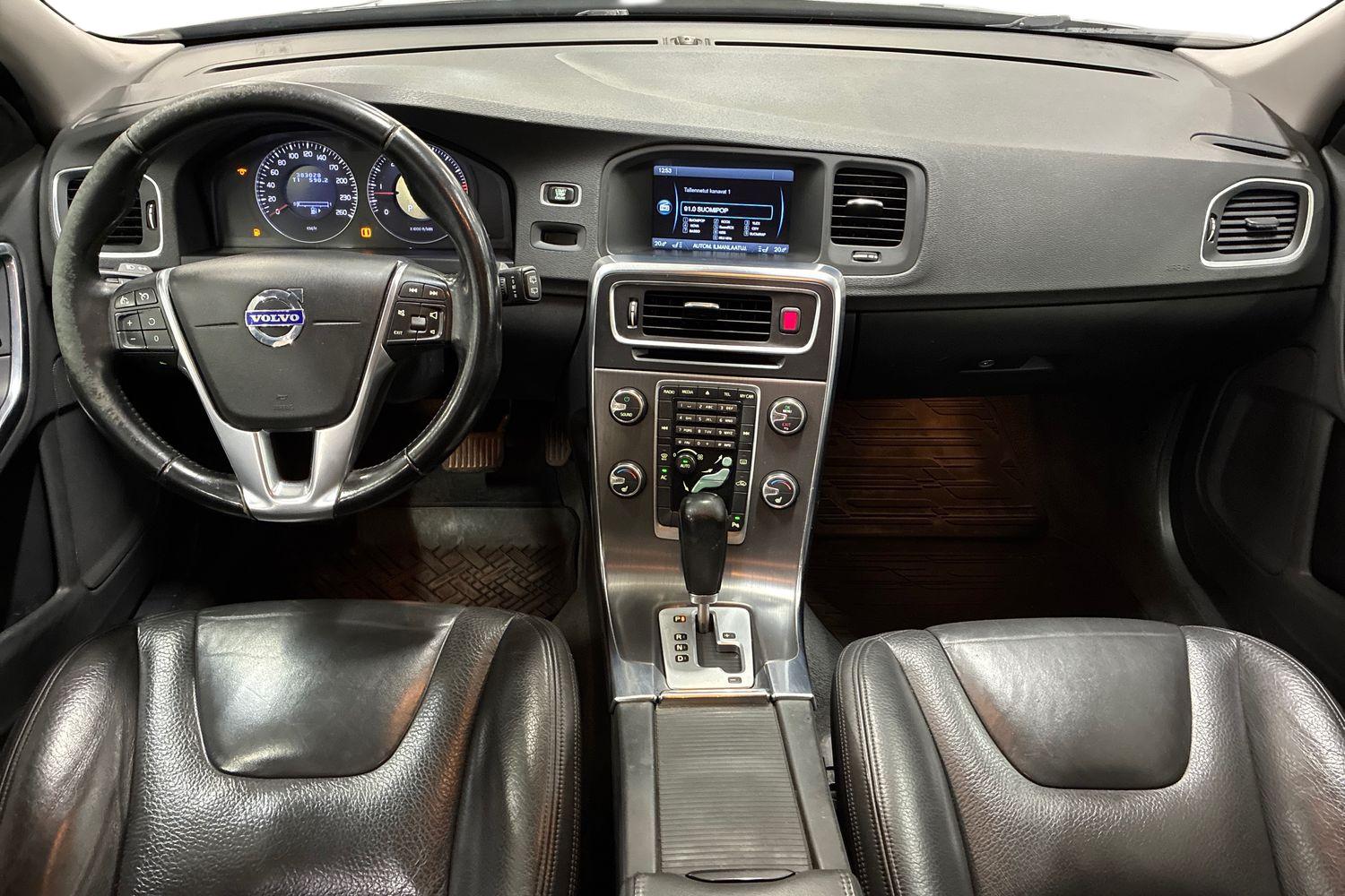 Volvo V60 D3 Momentum aut 2010, kuva 7/39