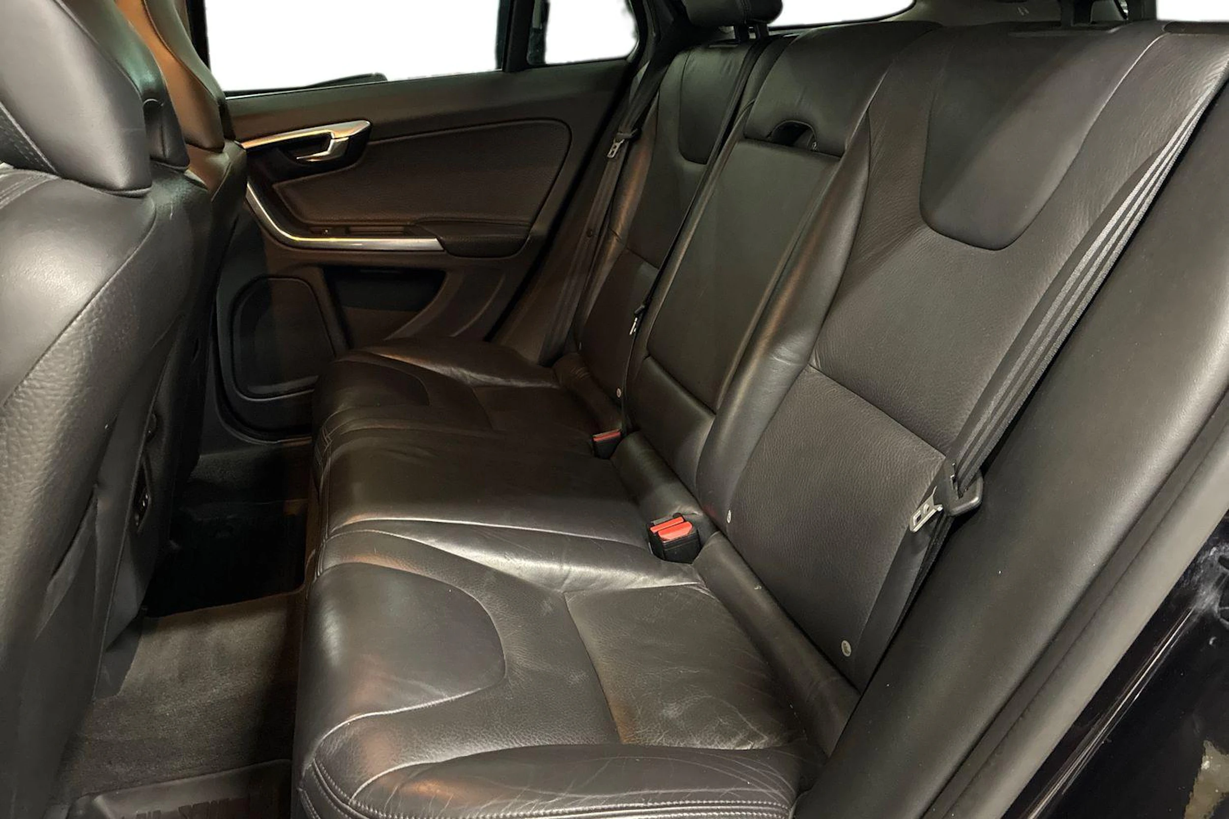 musta Volvo V60 2010 kuva 8.