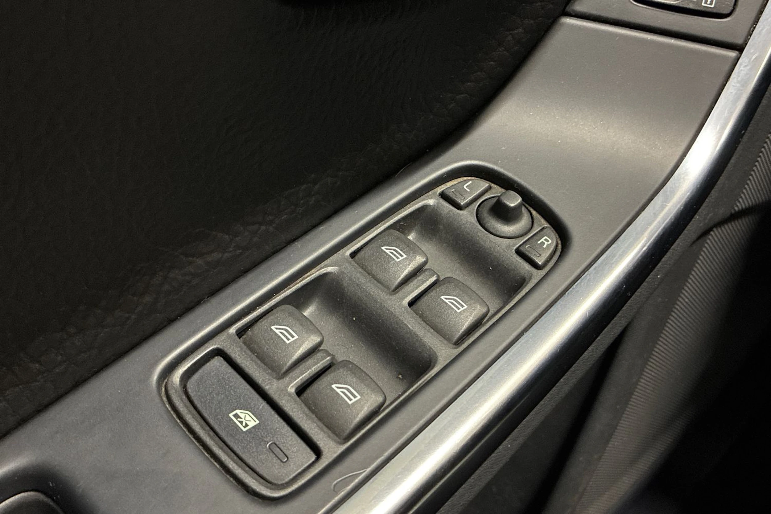 musta Volvo V60 2010 kuva 16.