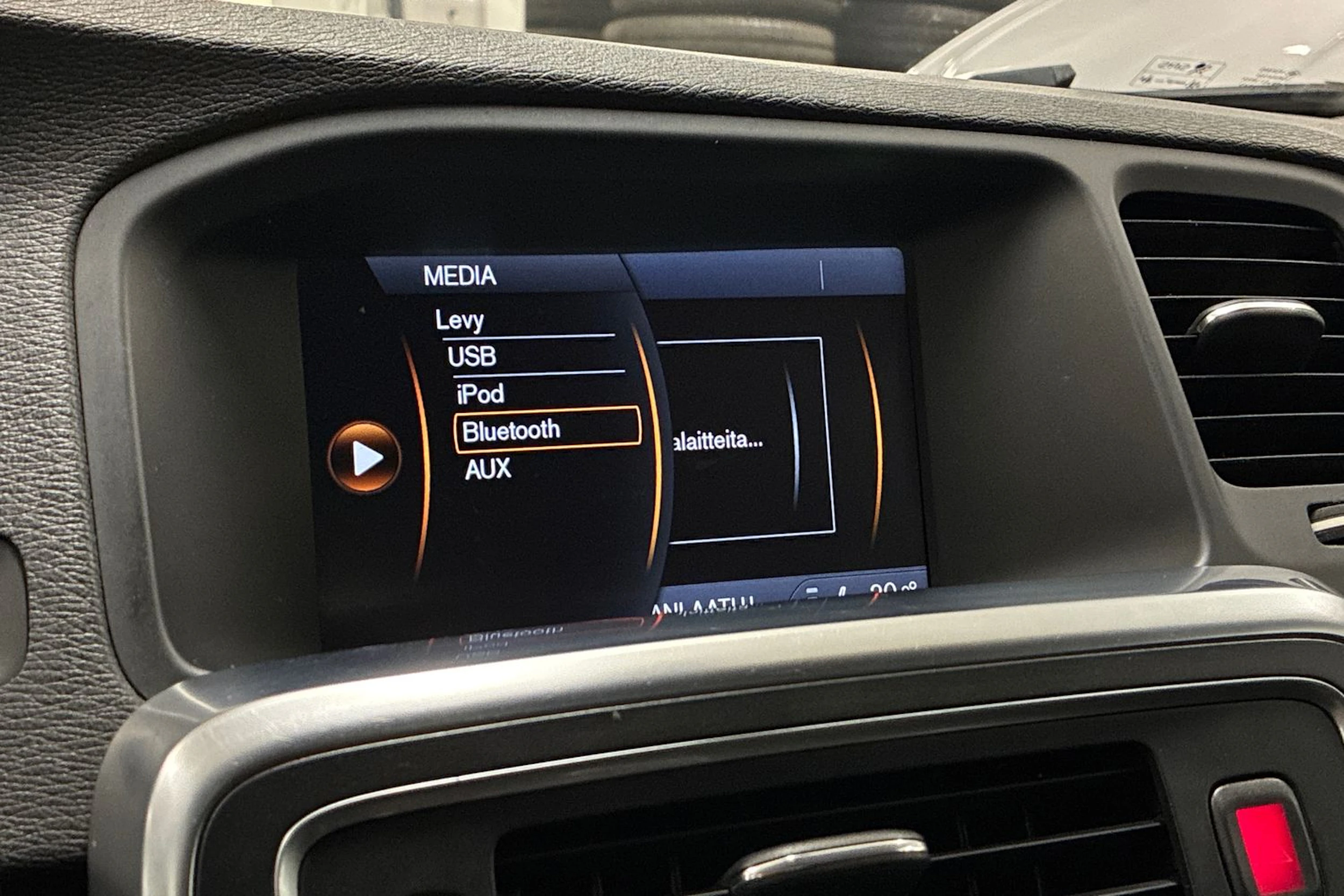 musta Volvo V60 2010 kuva 18.