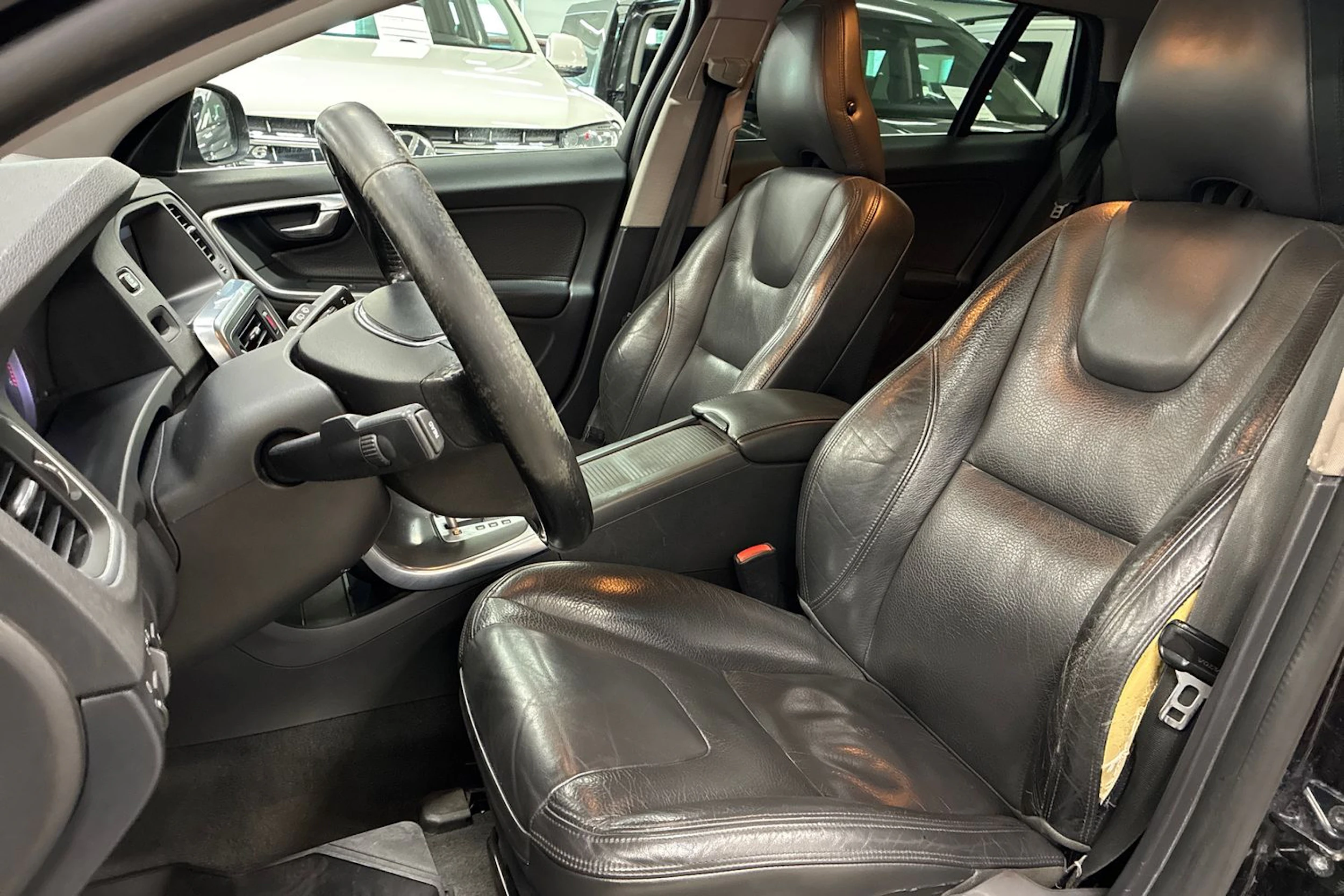 musta Volvo V60 2010 kuva 21.