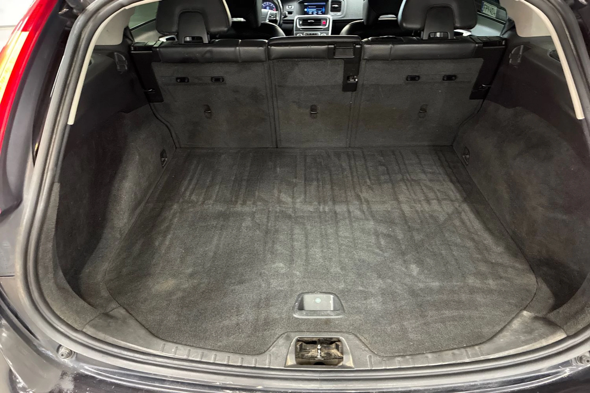 musta Volvo V60 2010 kuva 22.