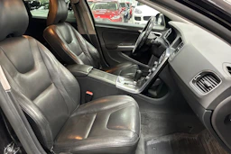 musta Volvo V60 2010 kuva 23.