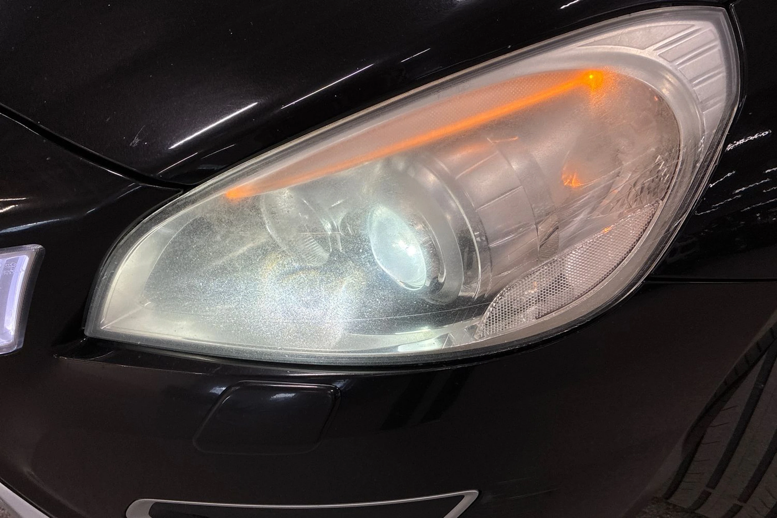musta Volvo V60 2010 kuva 35.